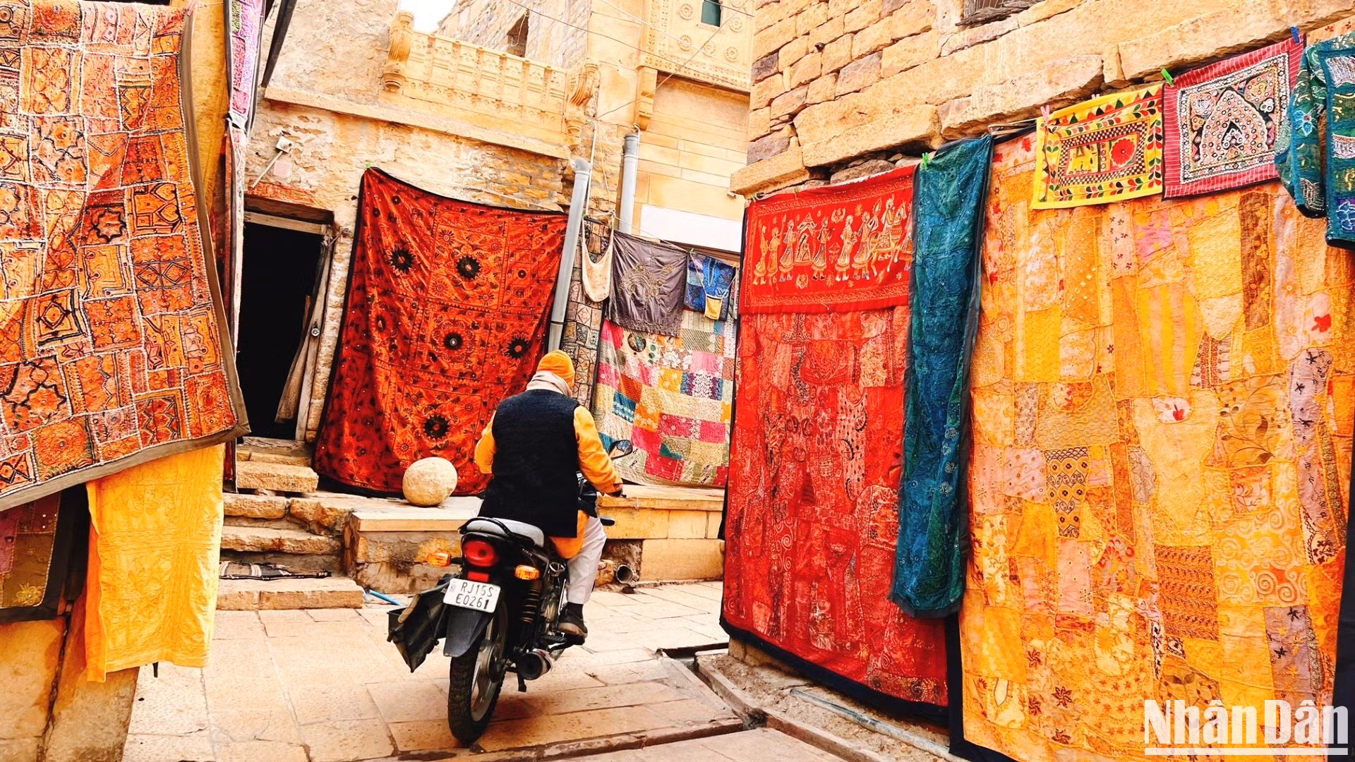 Jaisalmer- "Kho báu" sau bức tường vàng ảnh 8 Jaisalmer- "Kho báu" sau bức tường vàng ảnh 8