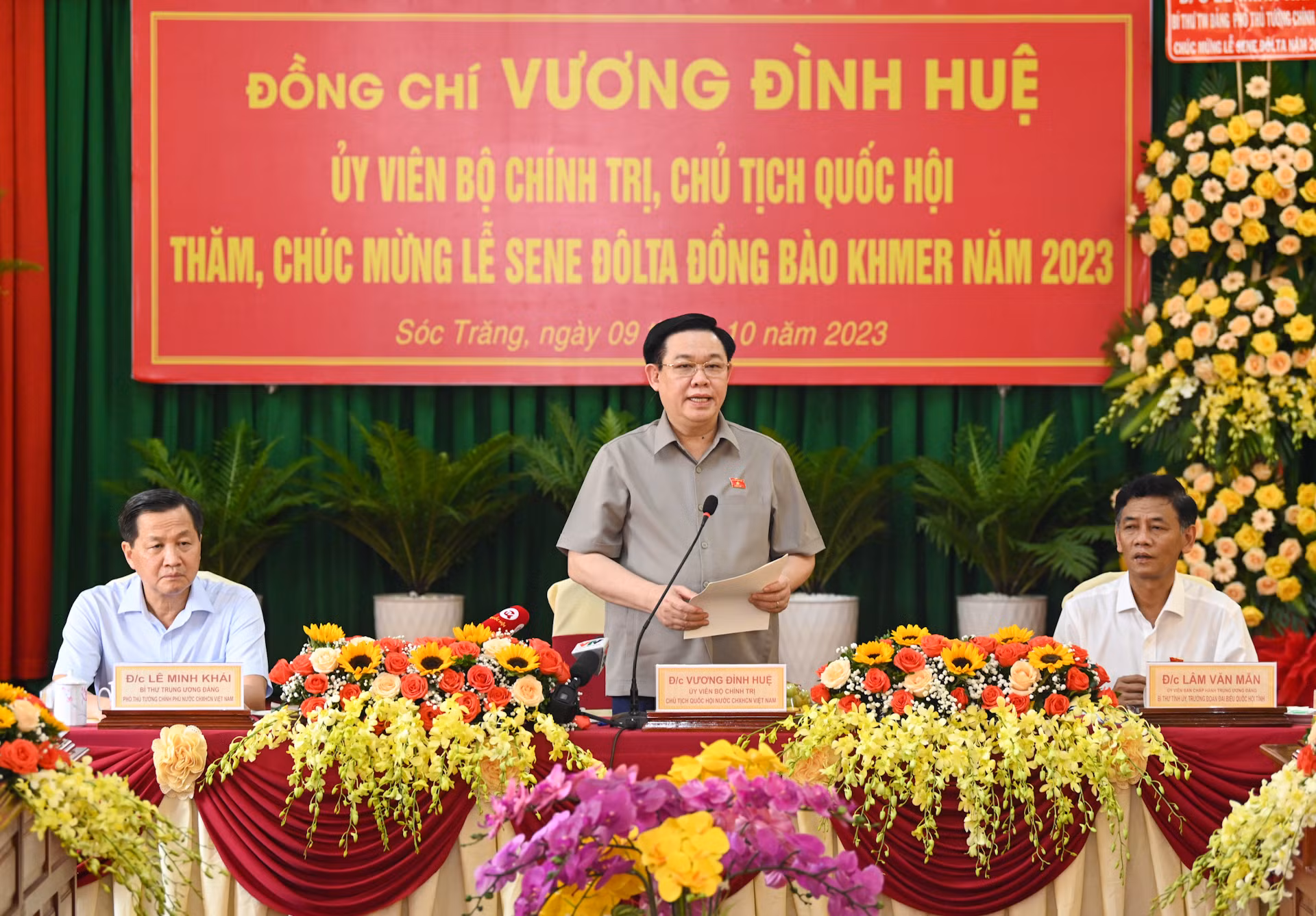 Chủ tịch Quốc hội Vương Đình Huệ phát biểu thăm hỏi, chúc mừng Lễ Sene Dolta của đồng bào dân tộc Khmer năm 2023.