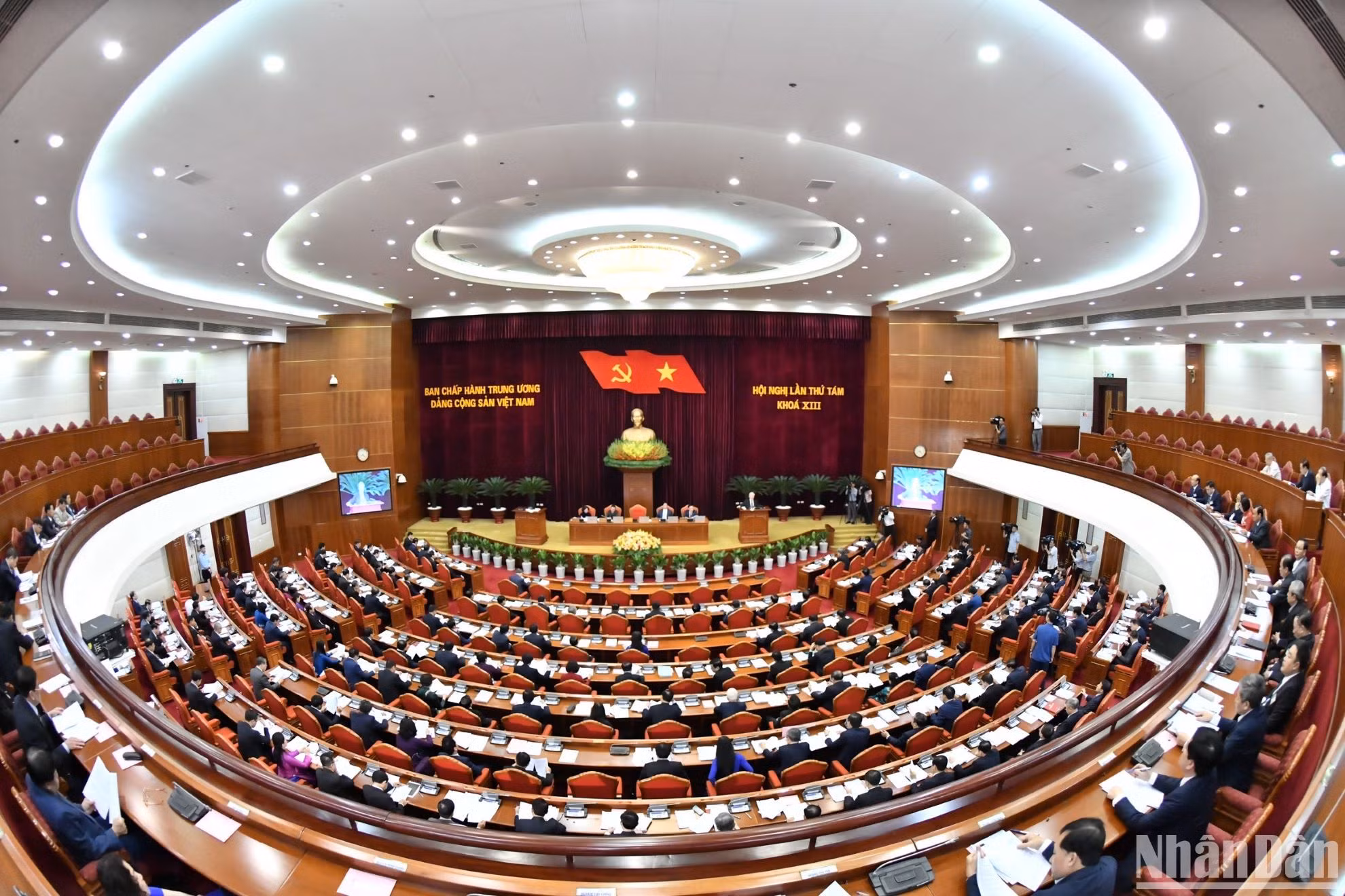Quang cảnh Khai mạc hội nghị Trung ương lần thứ 8, khóa XIII. 