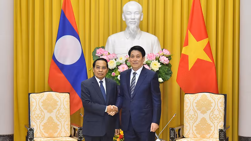 Chủ tịch nước Lương Cường và Thường trực Ban Bí thư, Phó Chủ tịch nước Lào Bounthong Chitmany.
