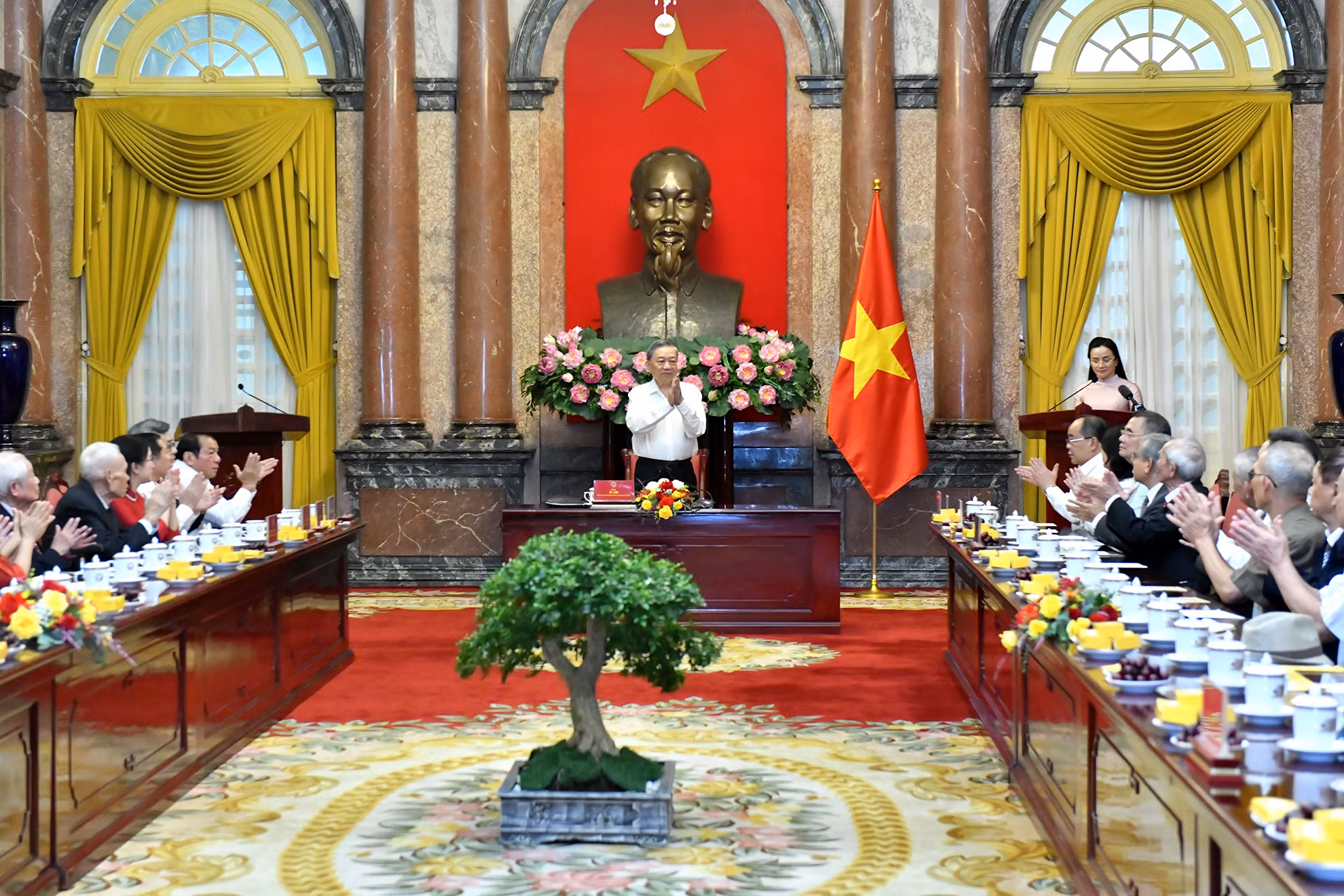 Quang cảnh buổi gặp mặt tại Phủ Chủ tịch.