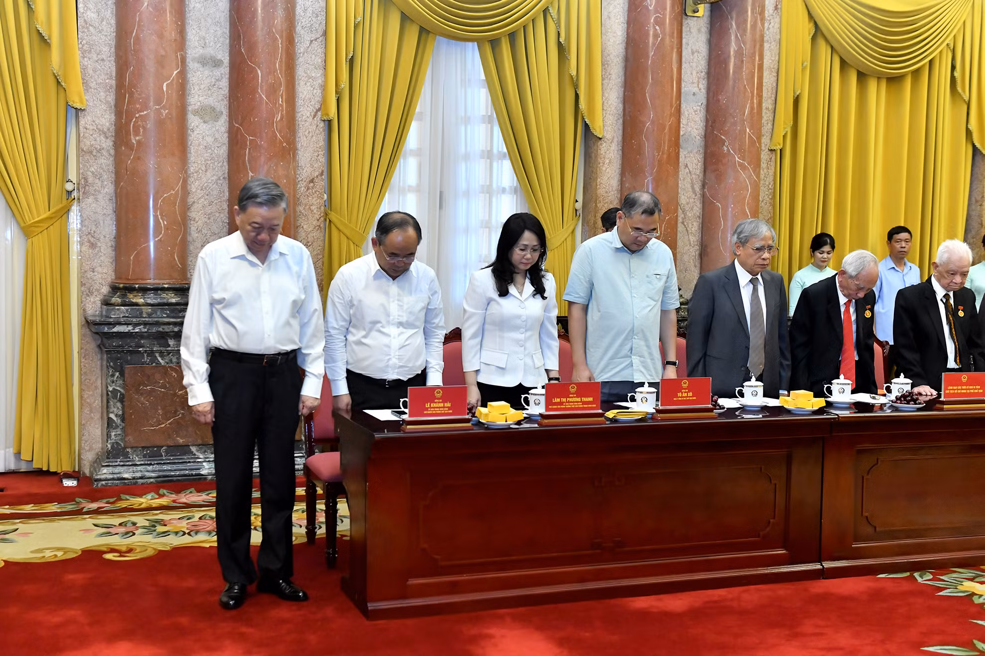 Tổng Bí thư, Chủ tịch nước Tô Lâm và các đại biểu dành một phút mặc niệm cố Tổng Bí thư Nguyễn Phú Trọng.