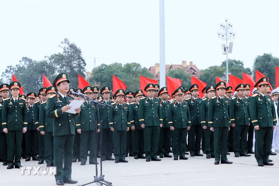 Thượng tướng Trịnh Văn Quyết, Bí thư Trung ương Đảng, Ủy viên Thường vụ Quân ủy Trung ương, Chủ nhiệm Tổng cục Chính trị Quân đội nhân dân Việt Nam, Chủ nhiệm Ủy ban Kiểm tra Quân ủy Trung ương đọc Lời báo công dâng Bác. (Ảnh: TTXVN) Thượng tướng Trịnh Văn Quyết, Bí thư Trung ương Đảng, Ủy viên Thường vụ Quân ủy Trung ương, Chủ nhiệm Tổng cục Chính trị Quân đội nhân dân Việt Nam, Chủ nhiệm Ủy ban Kiểm tra Quân ủy Trung ương đọc Lời báo công dâng Bác. (Ảnh: TTXVN)