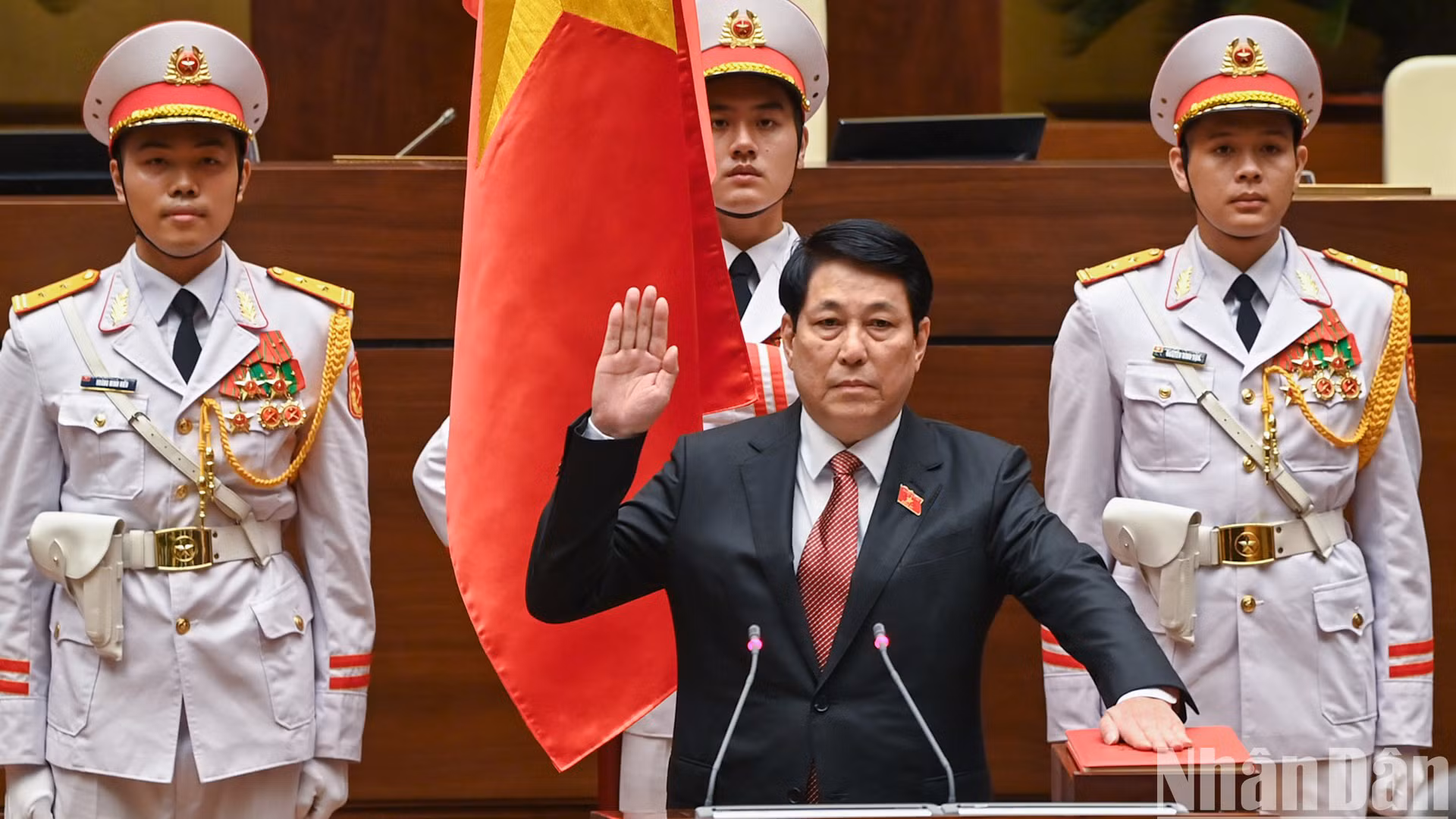 Đồng chí Lương Cường tuyên thệ nhậm chức Chủ tịch nước Cộng hòa xã hội chủ nghĩa Việt Nam nhiệm kỳ 2021-2026.