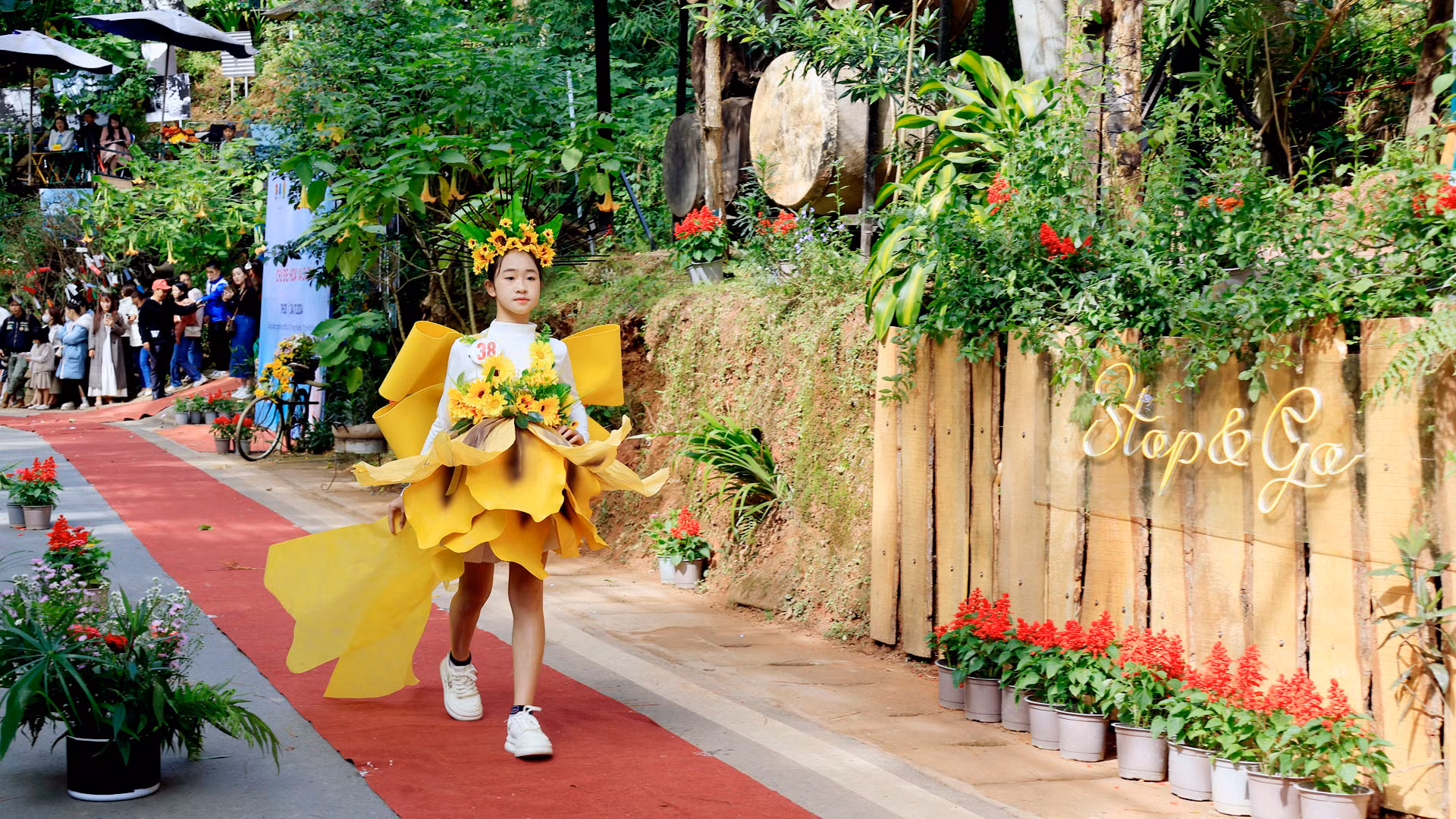 Dự án “Cung đường nghệ thuật Đà Lạt” góp phần đưa nghệ thuật tiếp cận và tương tác gần nhất với cộng đồng, tạo không gian giao lưu độc đáo, sáng tạo cho người dân địa phương và du khách ngay giữa trung tâm thành phố.
