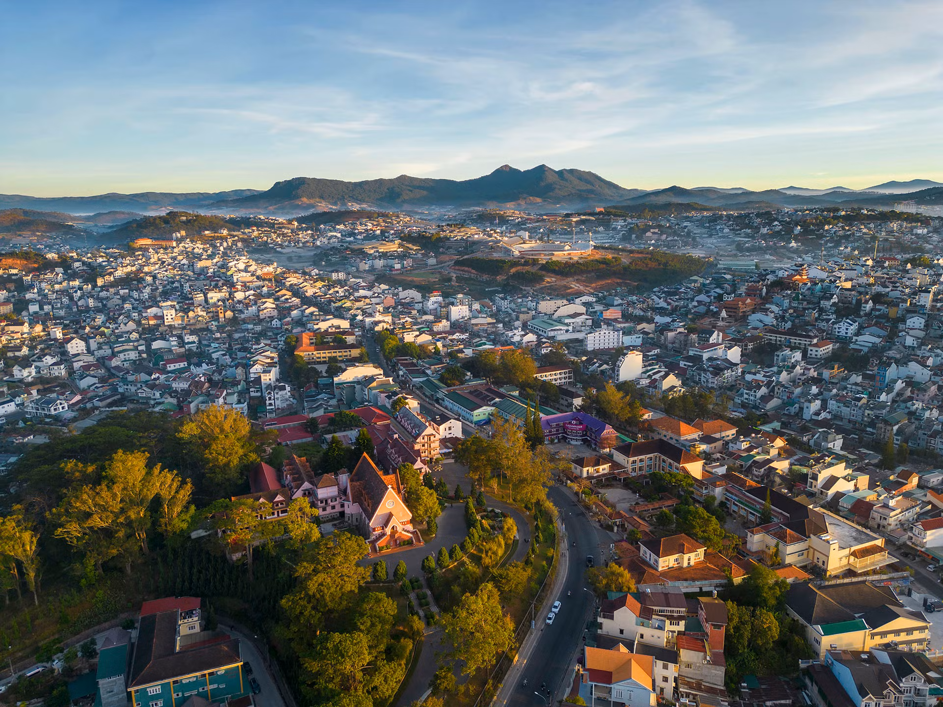Đà Lạt, phố xa. (Ảnh: NGUYỄN TẤT THẮNG)