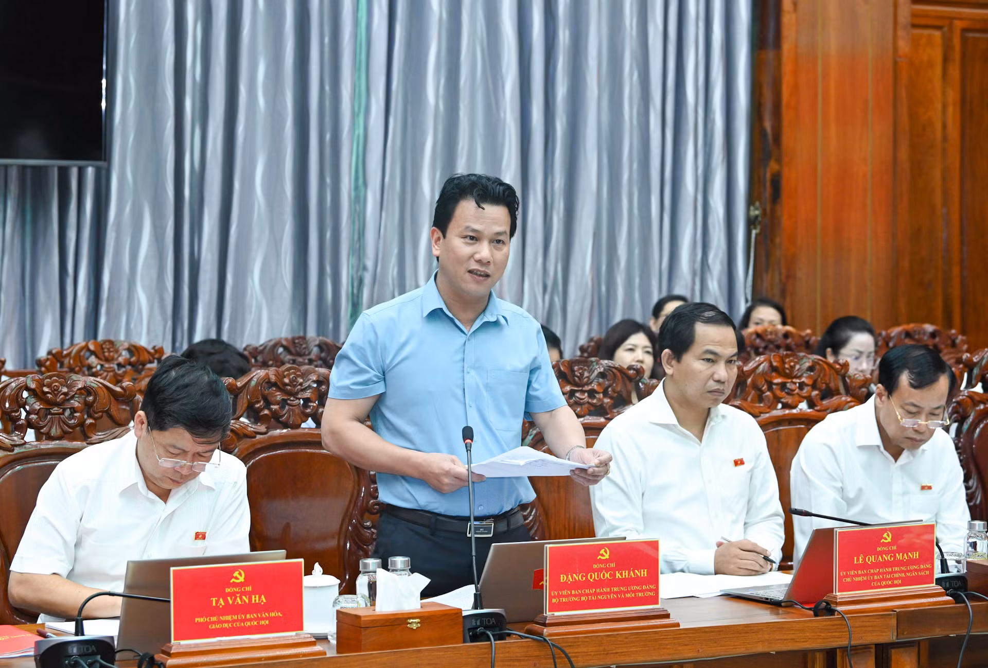 Bộ trưởng Tài nguyên và Môi trường Đặng Quốc Khánh phát biểu ý kiến tại buổi làm việc. Bộ trưởng Tài nguyên và Môi trường Đặng Quốc Khánh phát biểu ý kiến tại buổi làm việc.