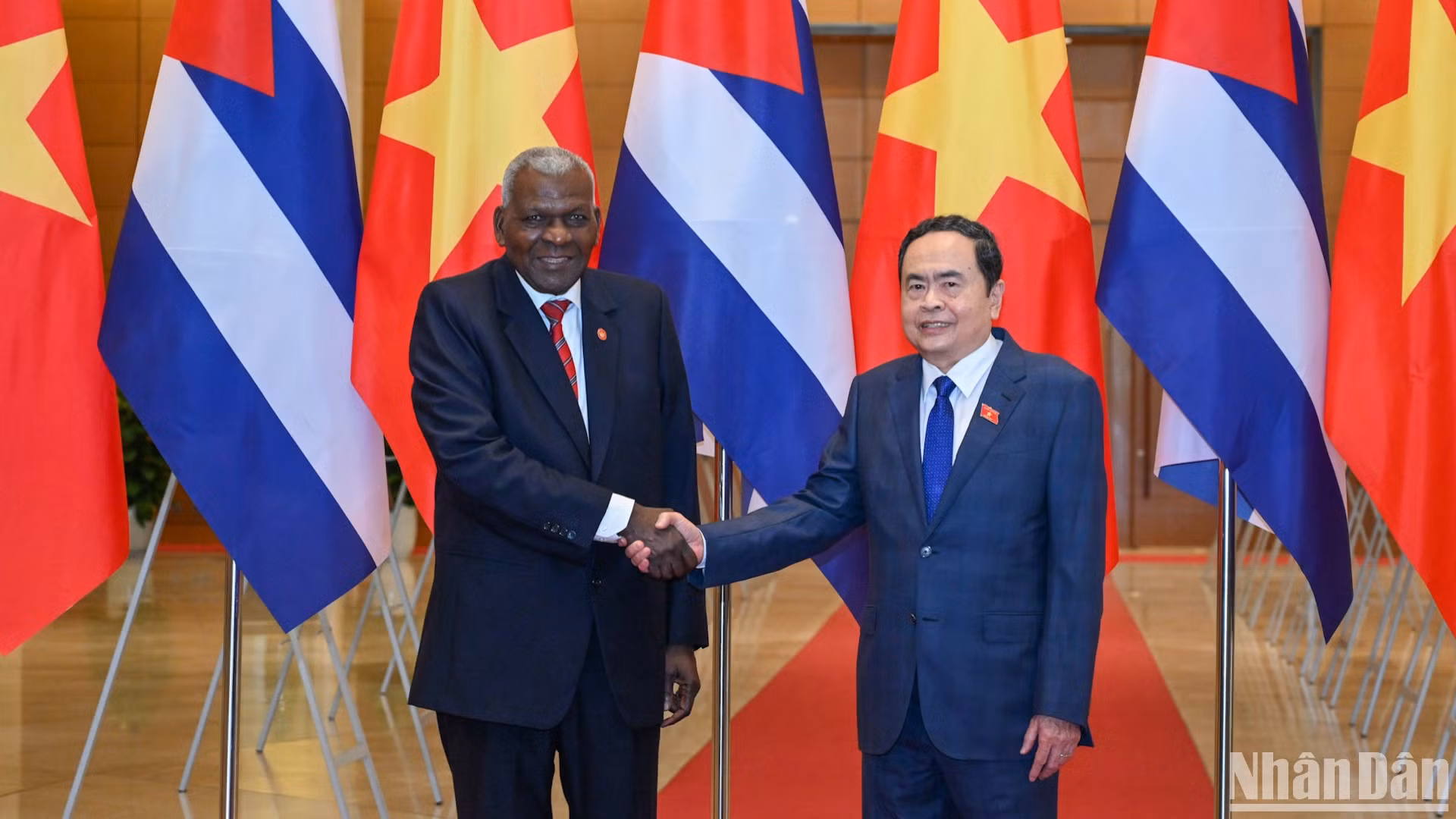 Chủ tịch Quốc hội Trần Thanh Mẫn và Chủ tịch Quốc hội Cuba Esteban Lazo Hernandez.