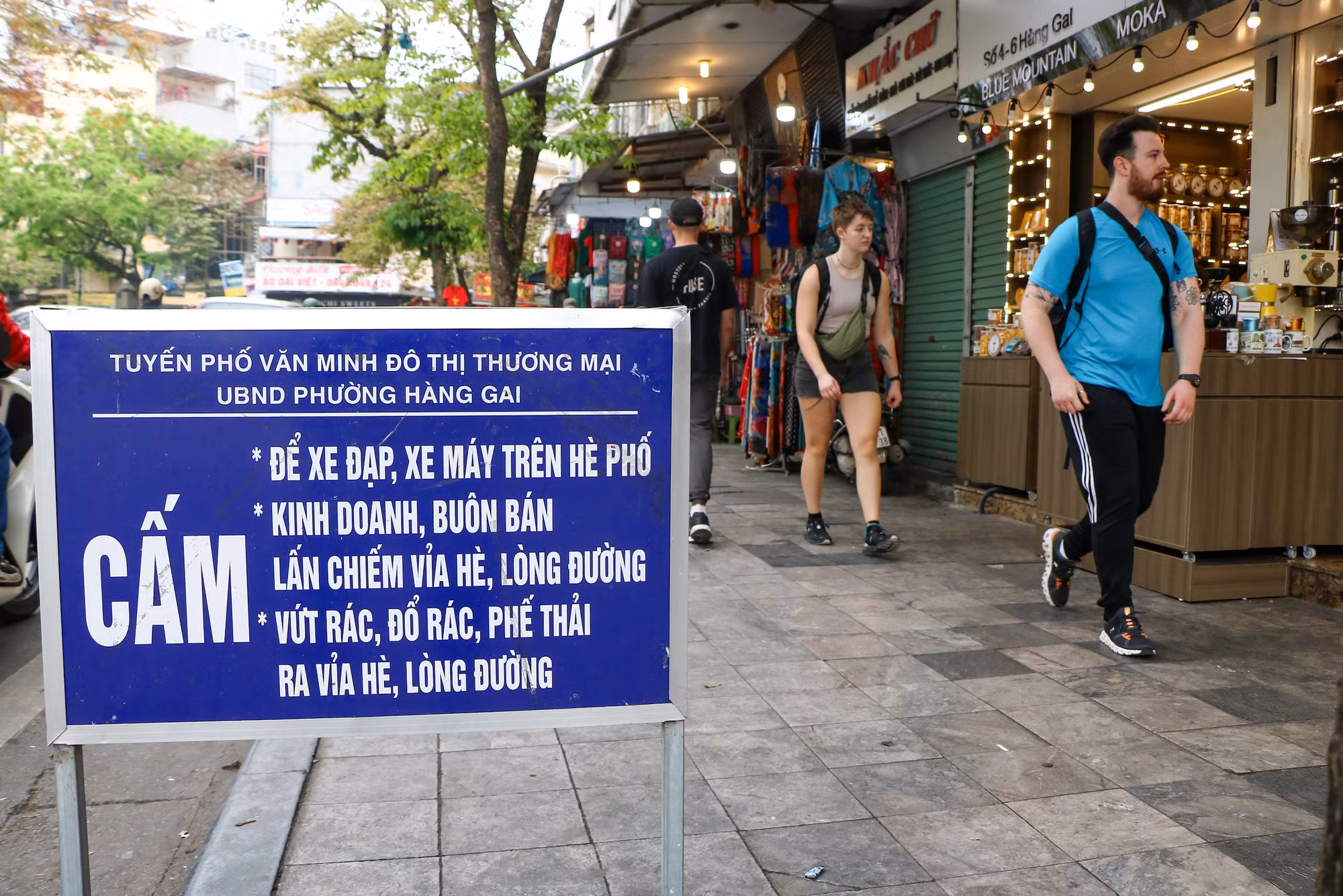 [Ảnh] Hà Nội: Những tuyến phố trung tâm sau một tháng lập lại trật tự vỉa hè ảnh 2
