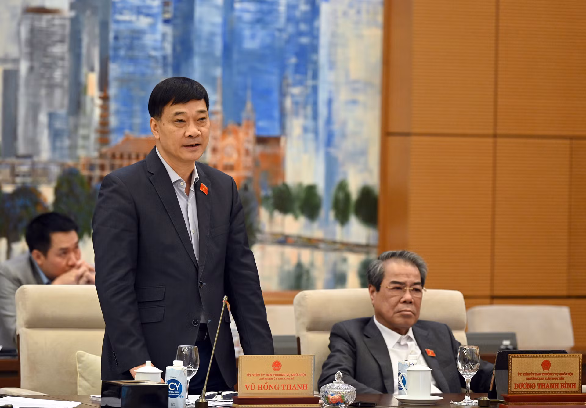 Chủ nhiệm Ủy ban Kinh tế Vũ Hồng Thanh phát biểu ý kiến tại phiên họp. Chủ nhiệm Ủy ban Kinh tế Vũ Hồng Thanh phát biểu ý kiến tại phiên họp.
