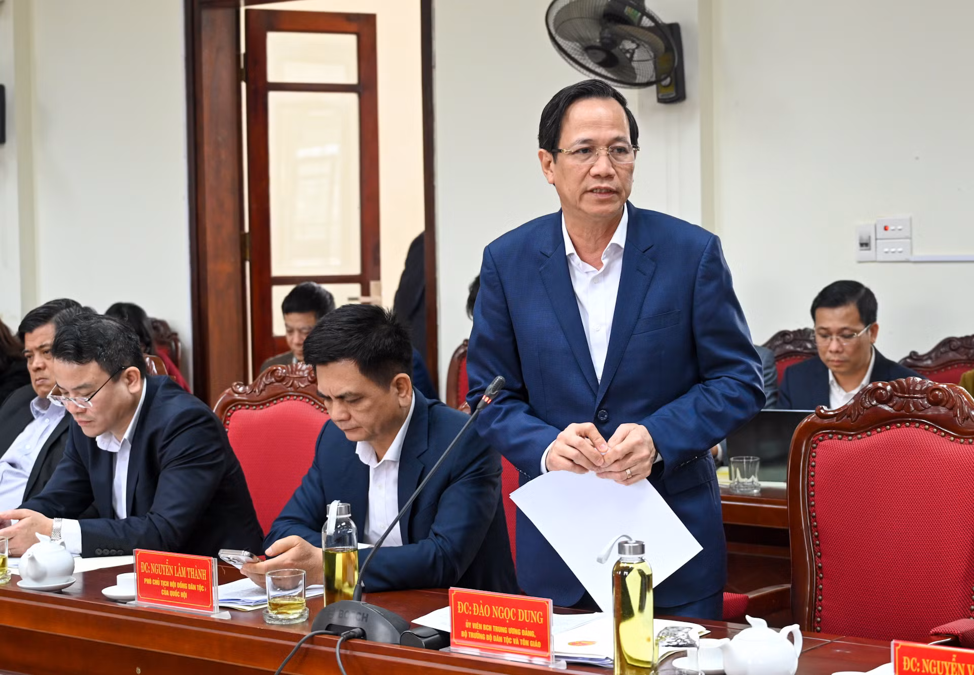 Bộ trưởng Dân tộc và Tôn giáo Đào Ngọc Dung phát biểu tại buổi làm việc. Bộ trưởng Dân tộc và Tôn giáo Đào Ngọc Dung phát biểu tại buổi làm việc.