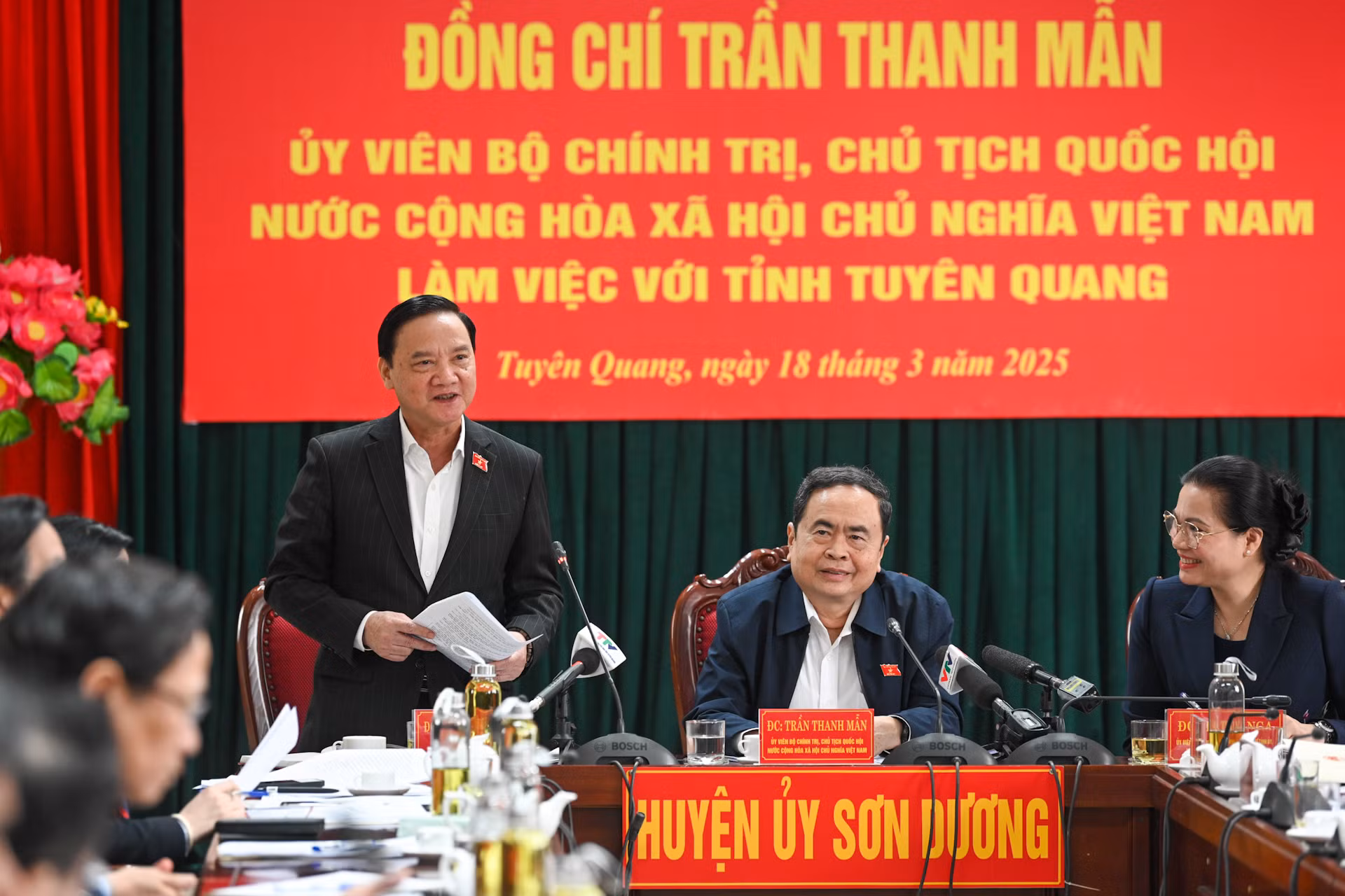 Phó Chủ tịch Quốc hội Nguyễn Khắc Định phát biểu tại buổi làm việc. Phó Chủ tịch Quốc hội Nguyễn Khắc Định phát biểu tại buổi làm việc.