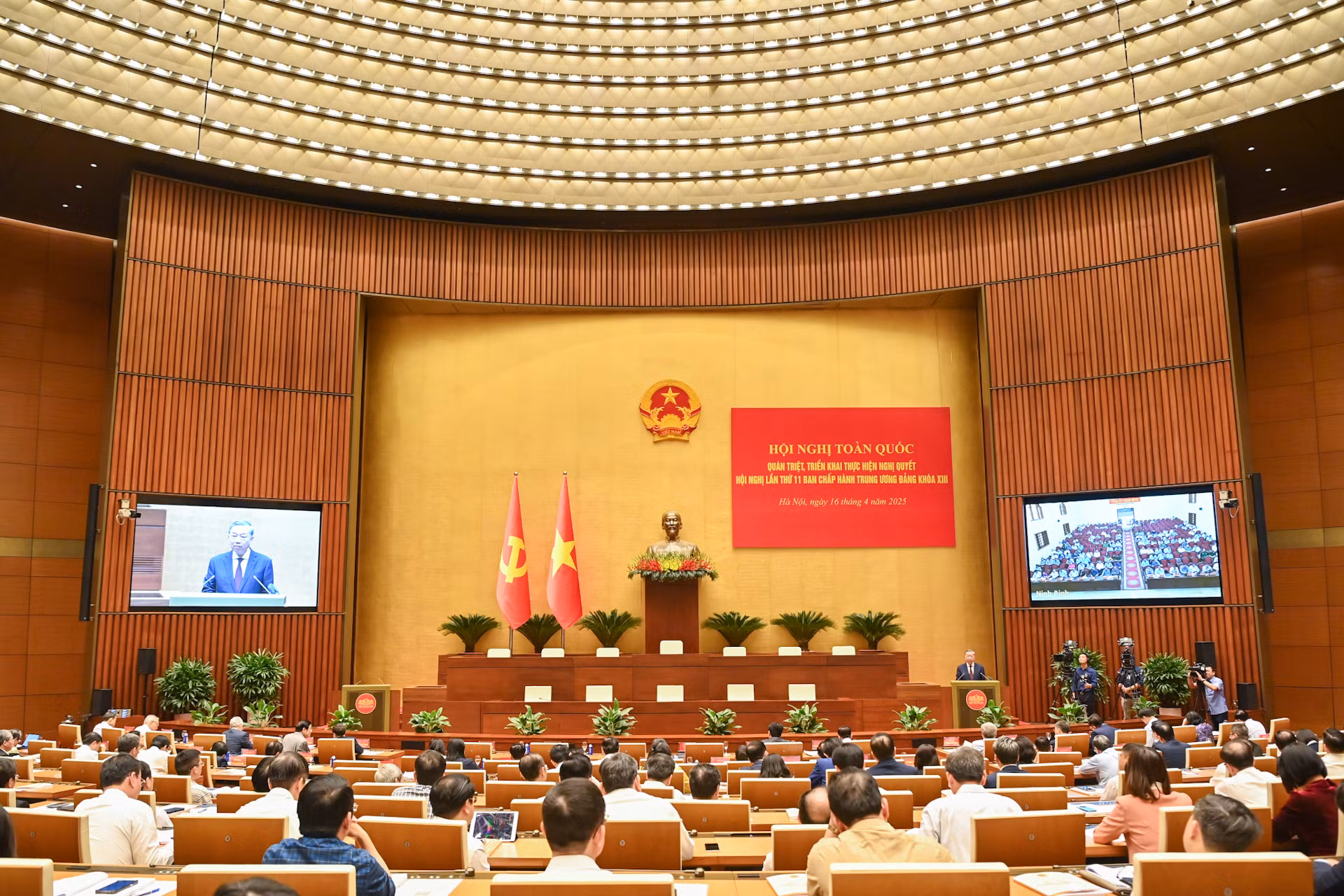 Quang cảnh Hội nghị tại Hội trường Diên Hồng.