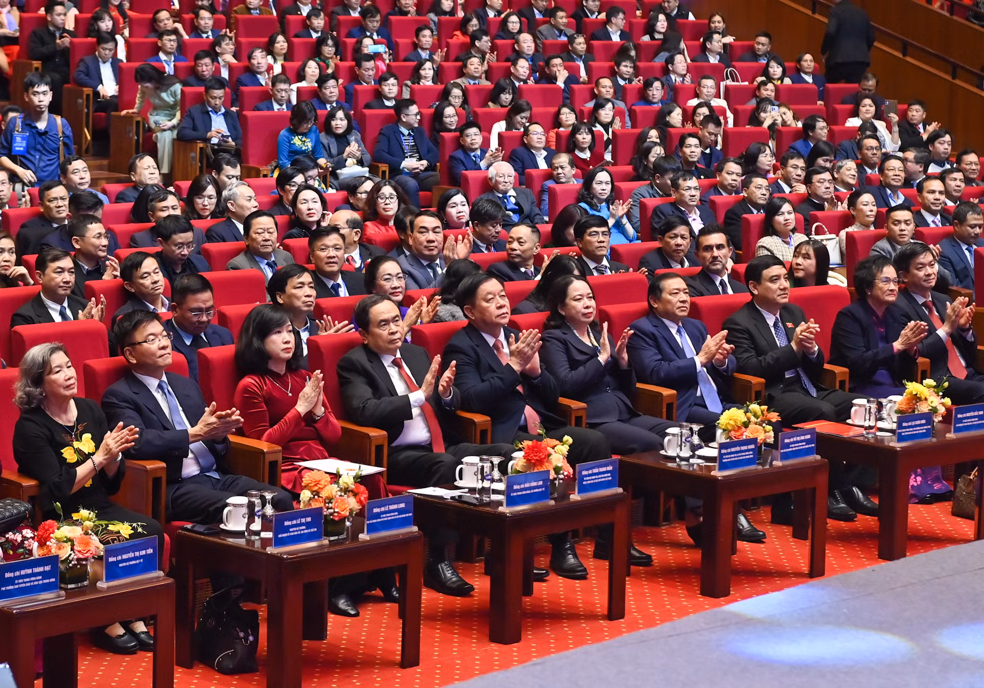 Chủ tịch Quốc hội Trần Thanh Mẫn cùng các đồng chí lãnh đạo Đảng, Nhà nước và các đại biểu dự lễ kỷ niệm. Chủ tịch Quốc hội Trần Thanh Mẫn cùng các đồng chí lãnh đạo Đảng, Nhà nước và các đại biểu dự lễ kỷ niệm.