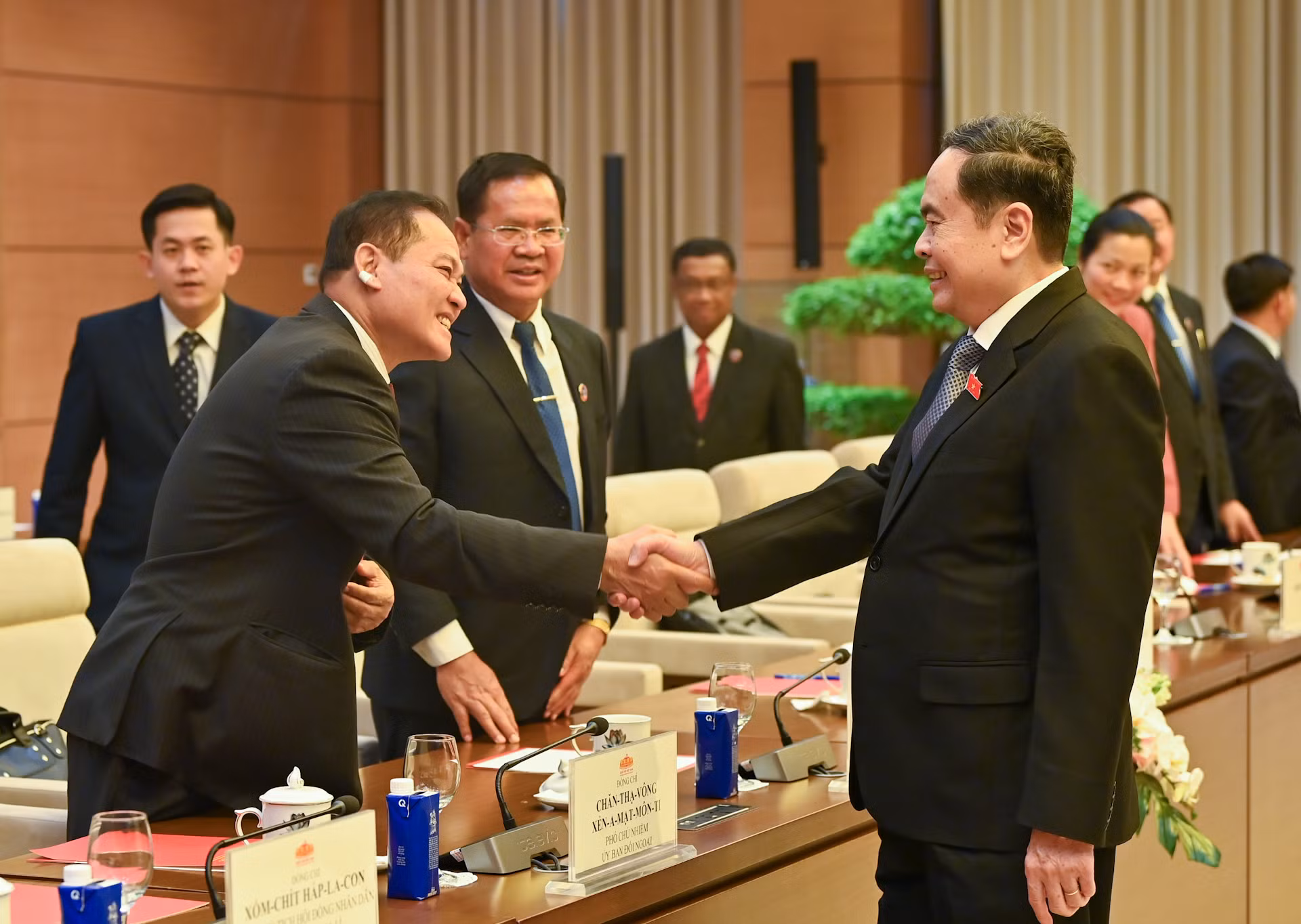 Chủ tịch Quốc hội Trần Thanh Mẫn với các đại biểu tại buổi tiếp. Chủ tịch Quốc hội Trần Thanh Mẫn với các đại biểu tại buổi tiếp.