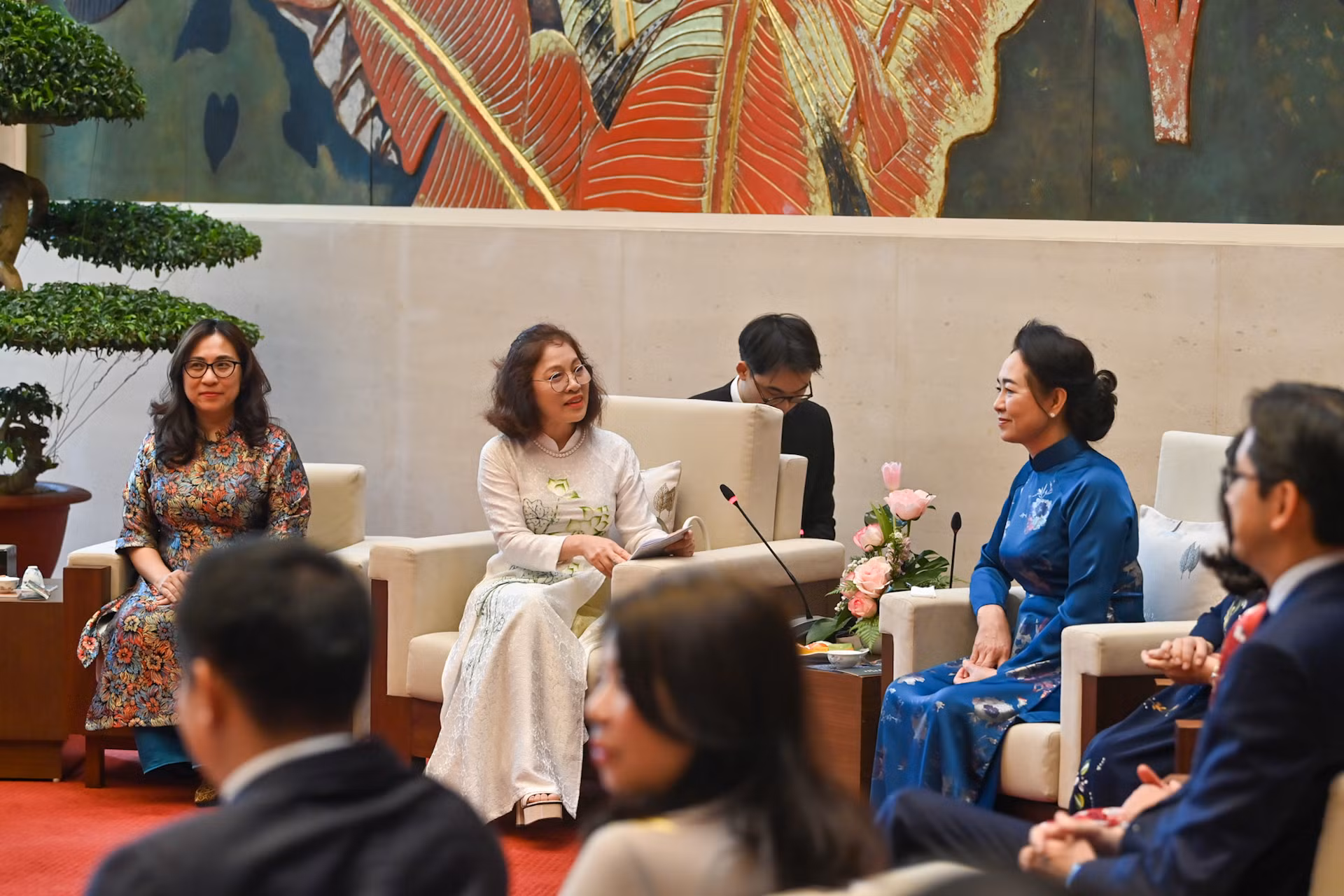 Phu nhân Phó Thủ tướng, Bộ trưởng Ngoại giao Vũ Thị Bích Ngọc phát biểu tại buổi tiếp.