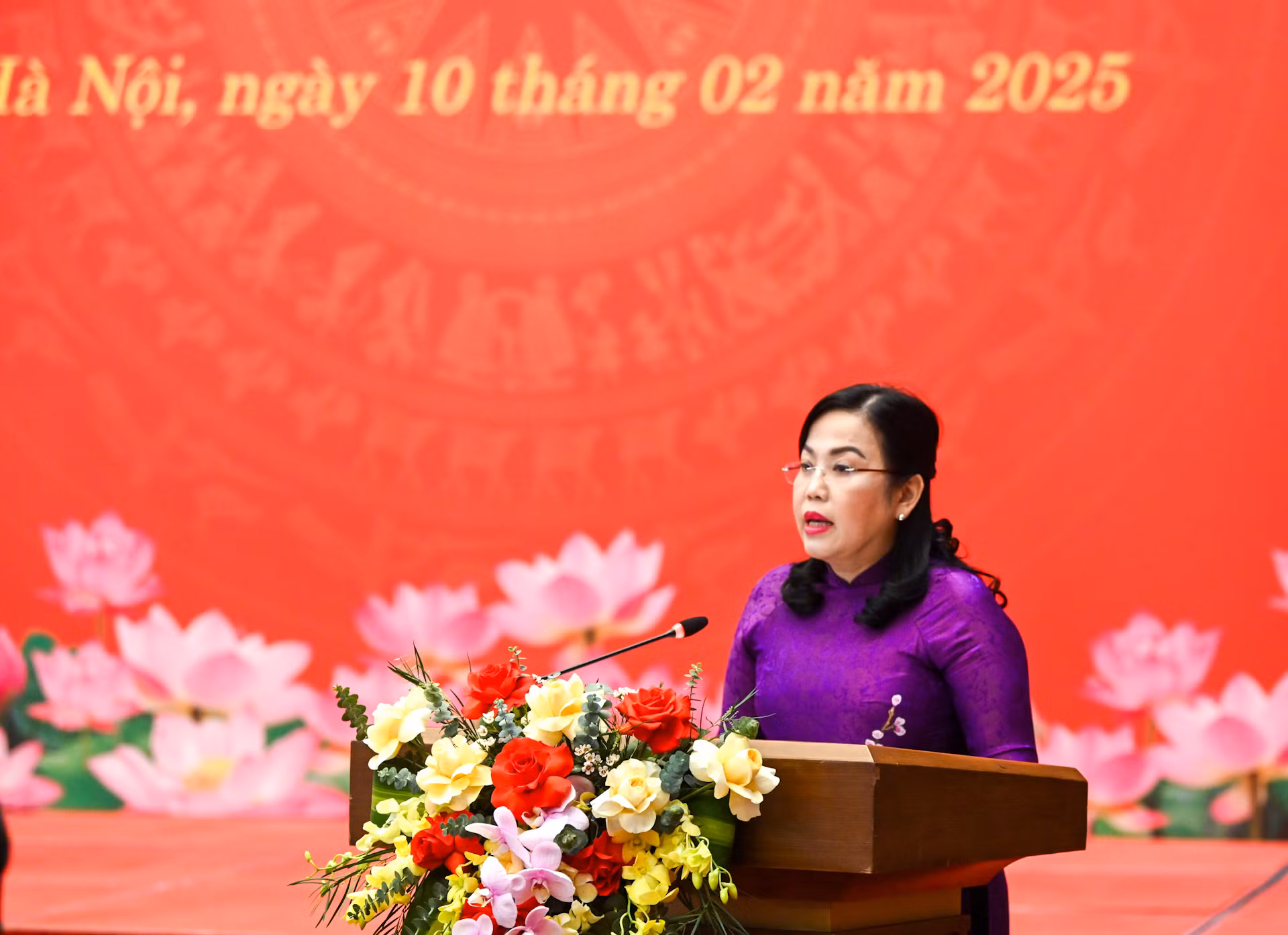 Trưởng Ban Công tác đại biểu, Phó Trưởng Ban Tổ chức Trung ương Nguyễn Thanh Hải công bố các Quyết định của Bộ Chính trị.