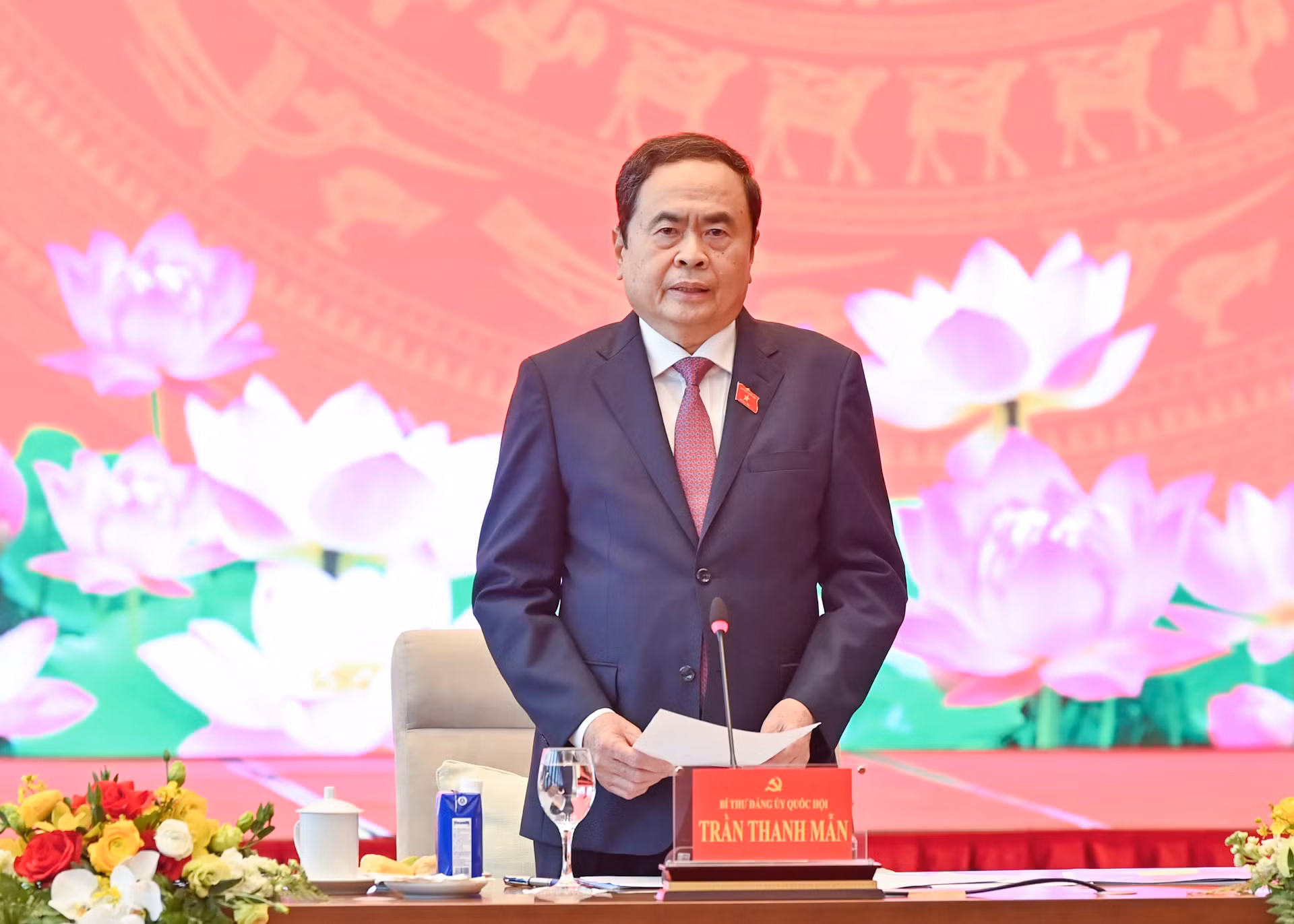 Bí thư Đảng ủy Quốc hội, Chủ tịch Quốc hội Trần Thanh Mẫn phát biểu khai mạc hội nghị. Bí thư Đảng ủy Quốc hội, Chủ tịch Quốc hội Trần Thanh Mẫn phát biểu khai mạc hội nghị.