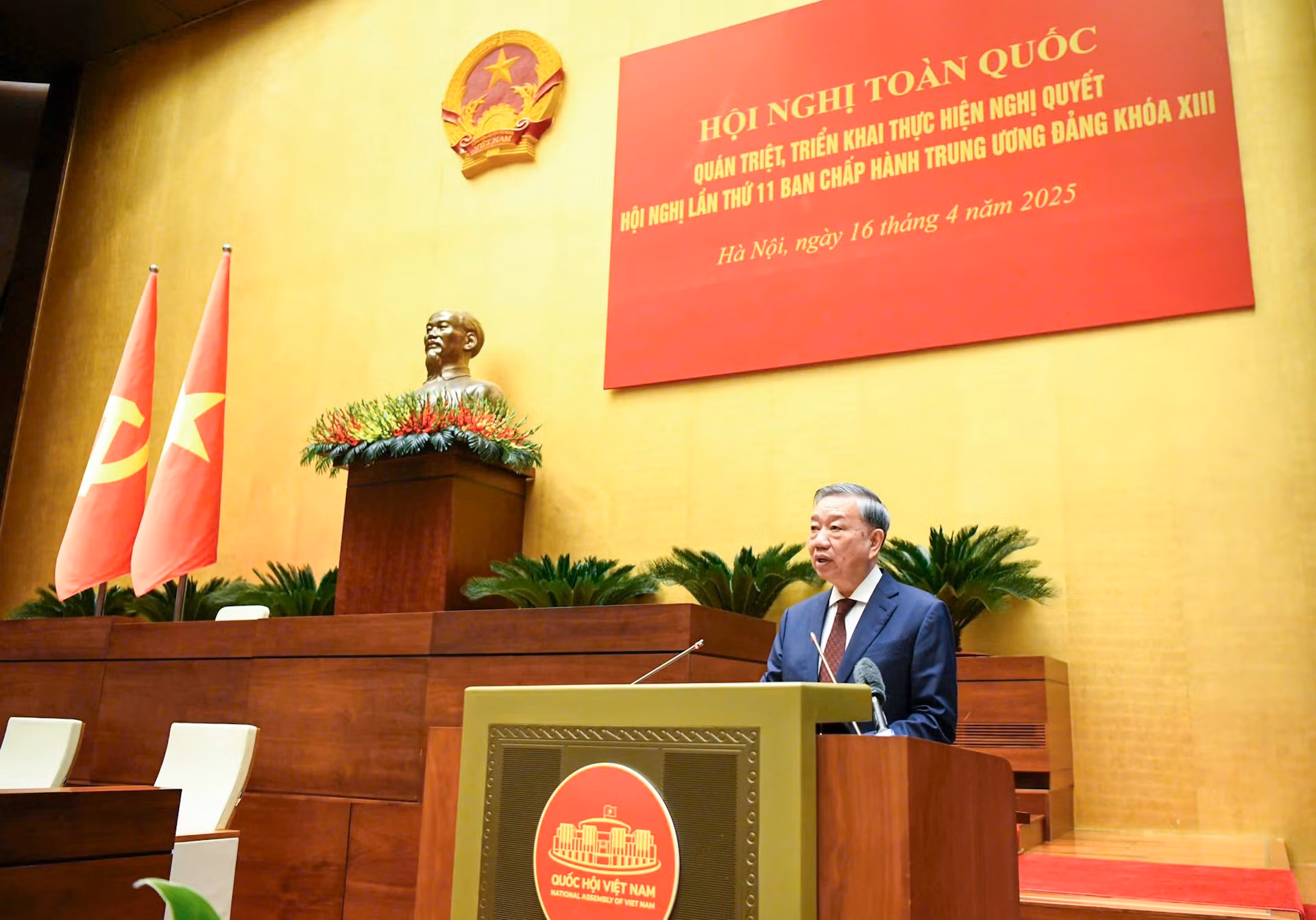 [Ảnh] Tổng Bí thư Tô Lâm phát biểu chỉ đạo tại Hội nghị toàn quốc quán triệt Nghị quyết Hội nghị Trung ương 11 khóa XIII ảnh 1