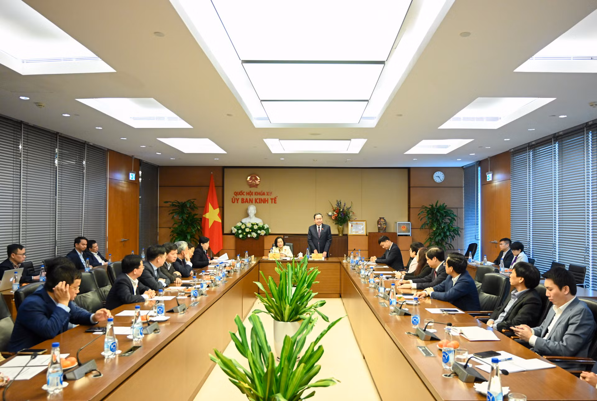 Quang cảnh cuộc làm việc với Ủy ban Kinh tế và Ủy ban Tài chính-Ngân sách.