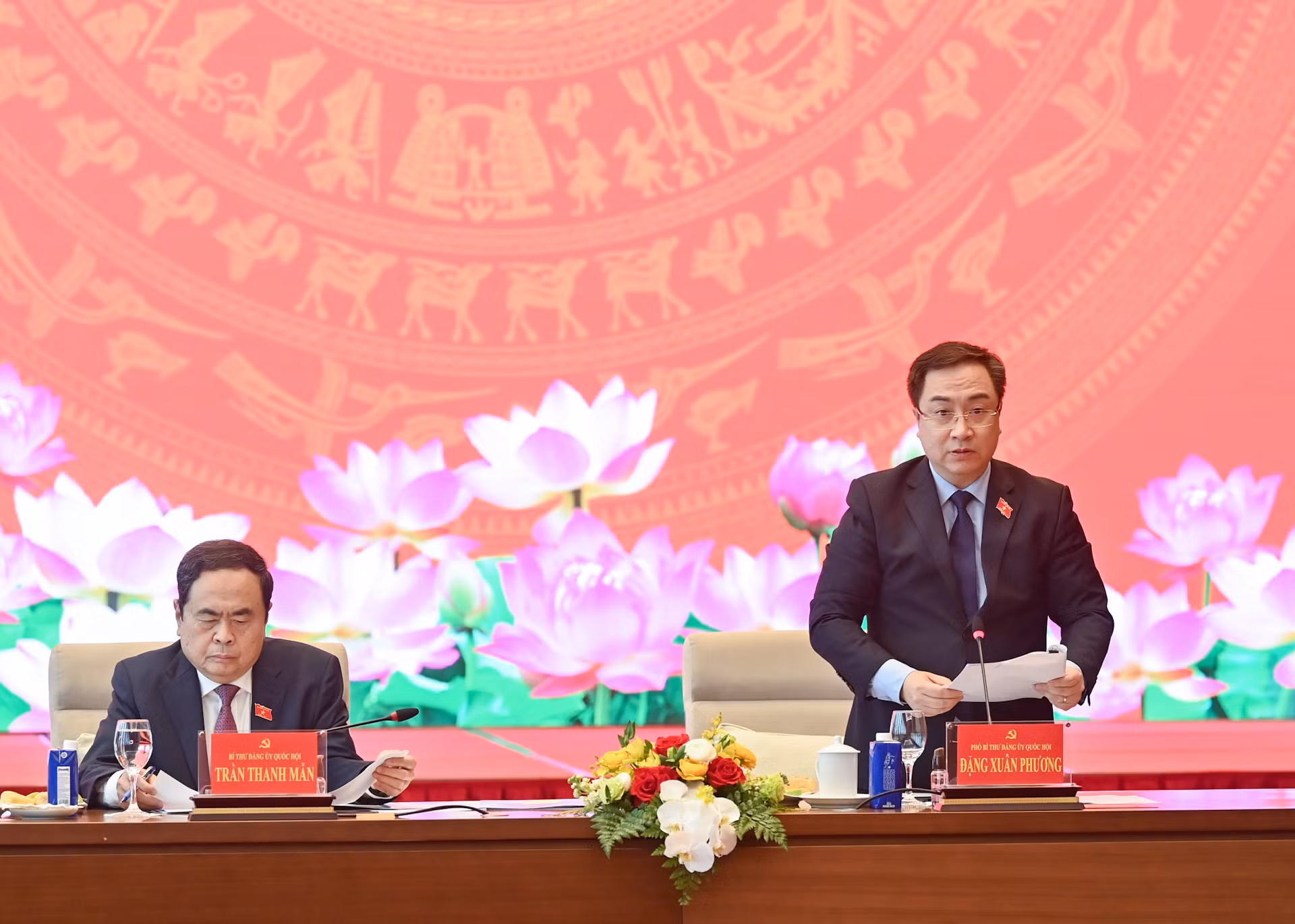 Phó Bí thư Đảng ủy Quốc hội Đặng Xuân Phương phát biểu tại hội nghị. Phó Bí thư Đảng ủy Quốc hội Đặng Xuân Phương phát biểu tại hội nghị.