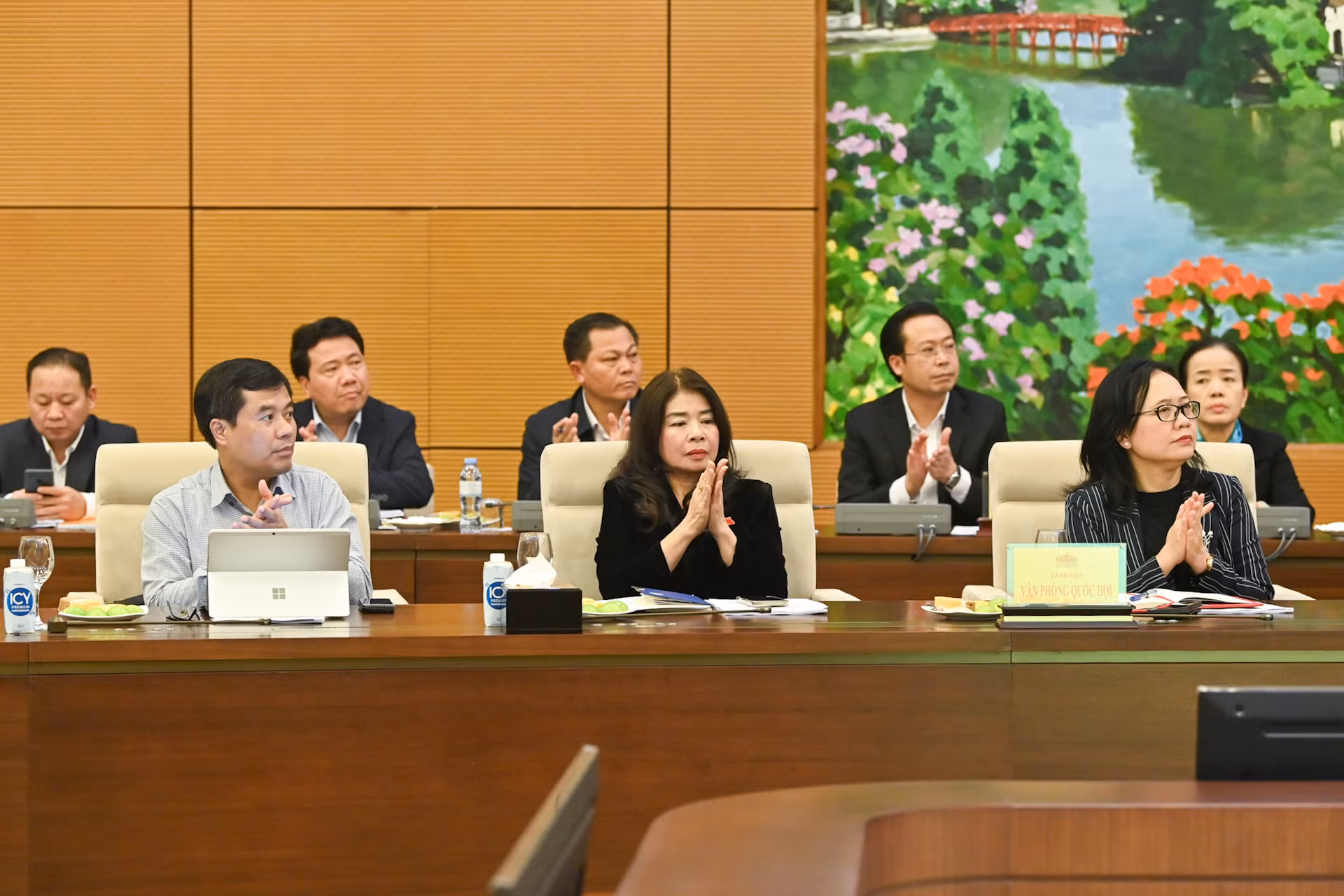 Các đại biểu dự cuộc họp. Các đại biểu dự cuộc họp.