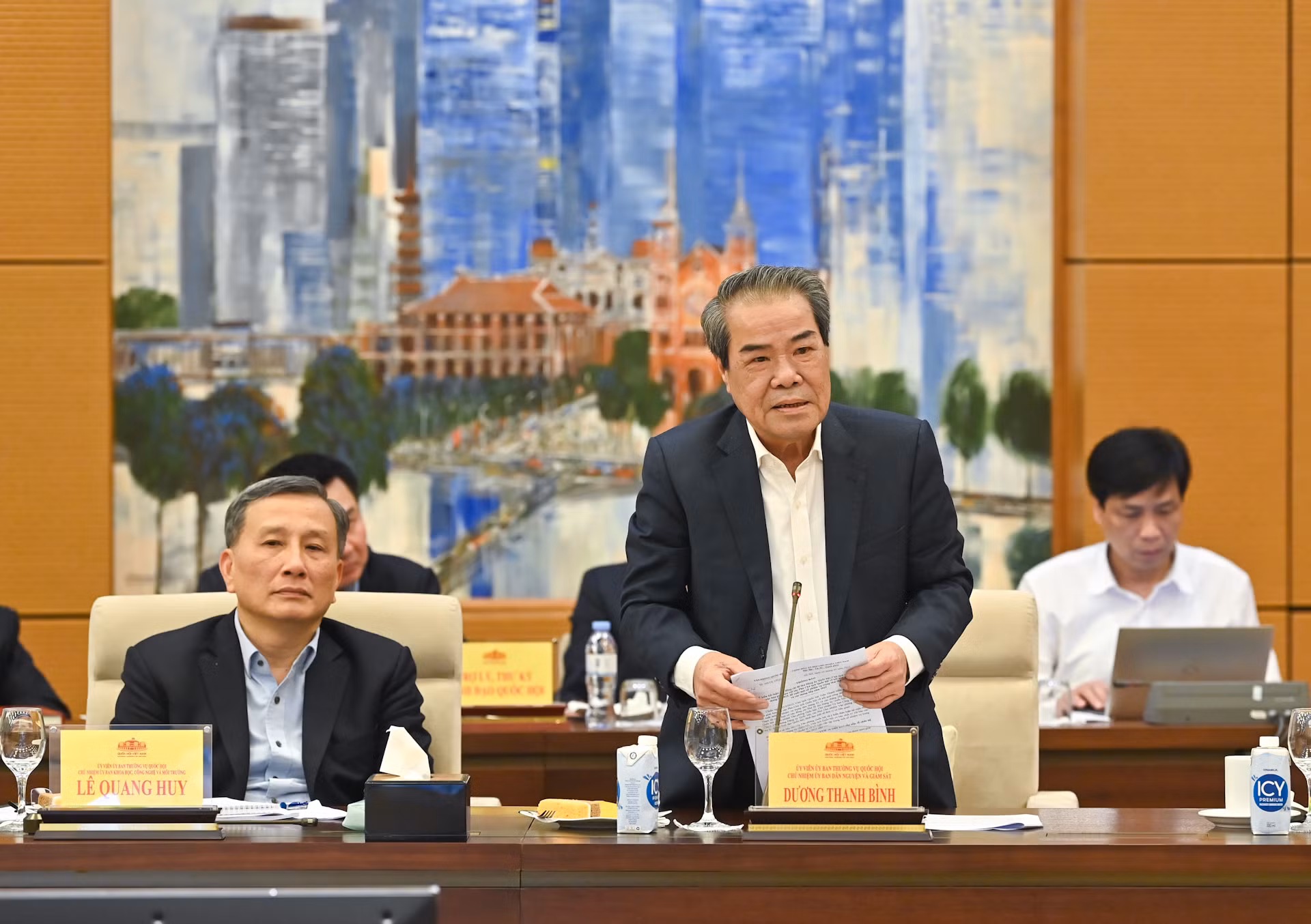 Chủ nhiệm Ủy ban Dân nguyện và Giám sát Dương Thanh Bình phát biểu tại cuộc họp. Chủ nhiệm Ủy ban Dân nguyện và Giám sát Dương Thanh Bình phát biểu tại cuộc họp.