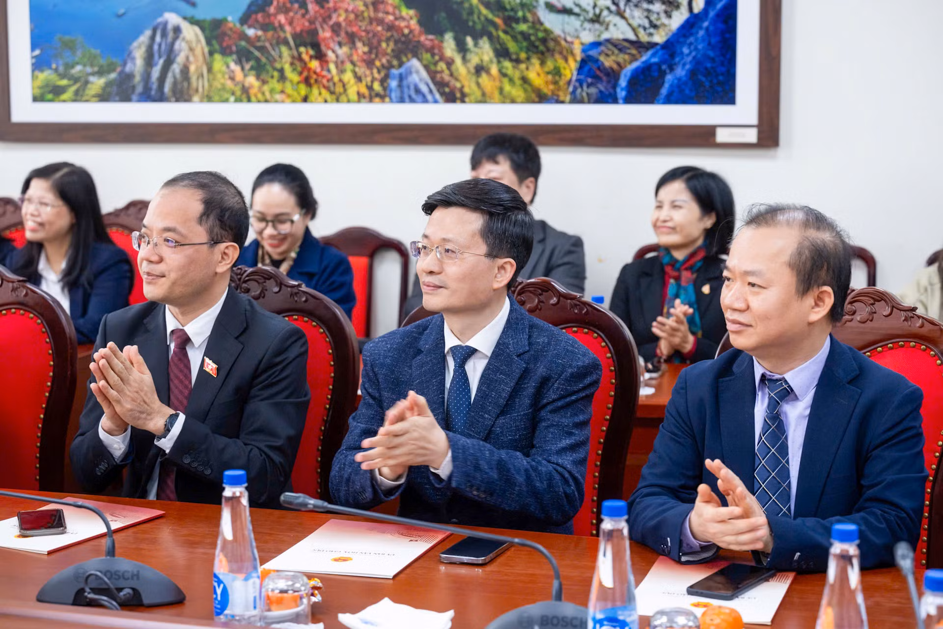 Các đại biểu dự cuộc làm việc.
