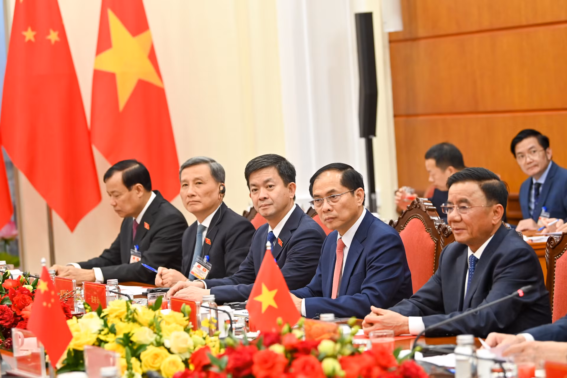 Thường trực Ban Bí thư Trần Cẩm Tú và các đại biểu Việt Nam dự hội kiến.