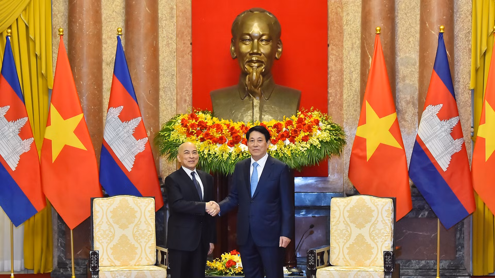 Chủ tịch nước Lương Cường và Quốc vương Campuchia Norodom Sihamoni tại buổi hội kiến.