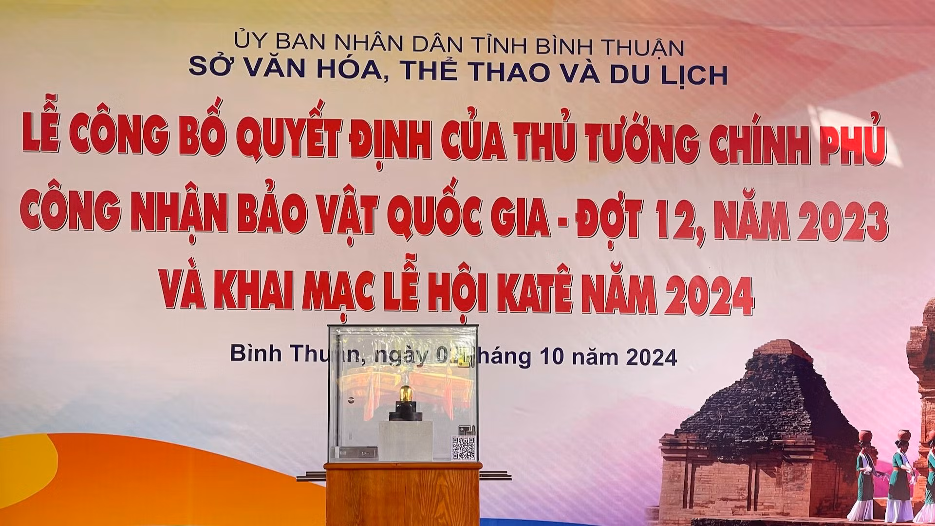 Lễ công bố quyết định của Thủ tướng Chính phủ về việc công nhận bảo vật quốc gia Linga vàng của người Chăm.