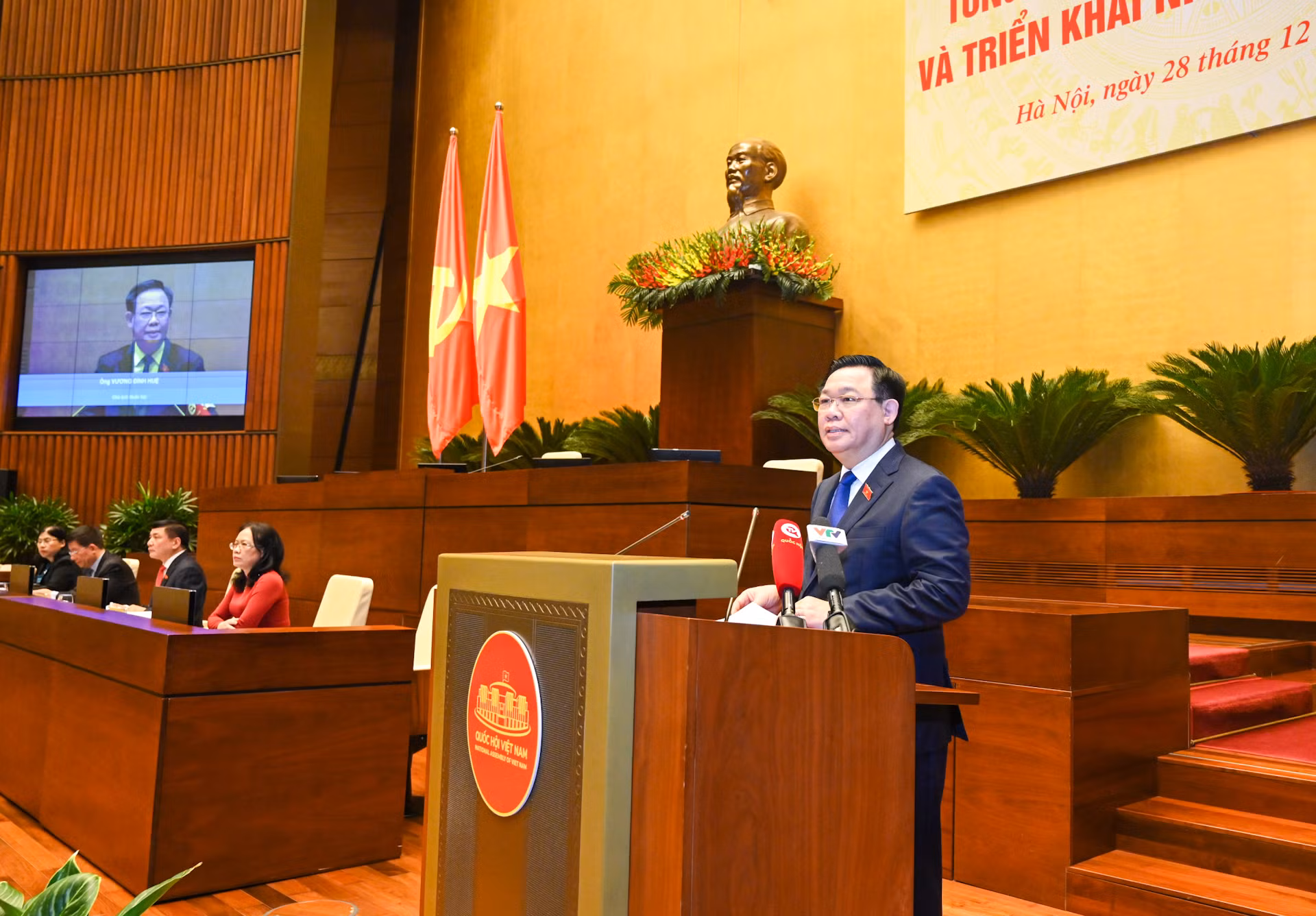 Chủ tịch Quốc hội Vương Đình Huệ phát biểu chỉ đạo hội nghị. Chủ tịch Quốc hội Vương Đình Huệ phát biểu chỉ đạo hội nghị.