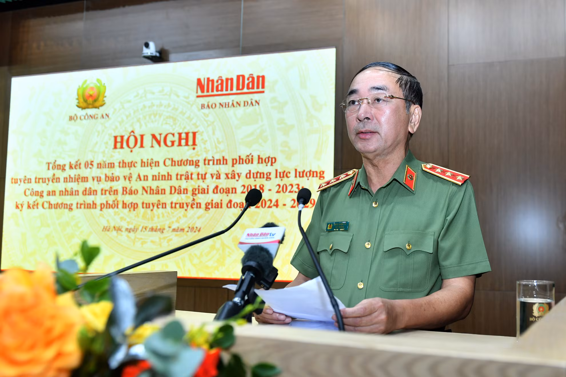 Thượng tướng Trần Quốc Tỏ, Ủy viên Trung ương Đảng, Thứ trưởng Công an phát biểu khai mạc hội nghị. Thượng tướng Trần Quốc Tỏ, Ủy viên Trung ương Đảng, Thứ trưởng Công an phát biểu khai mạc hội nghị.