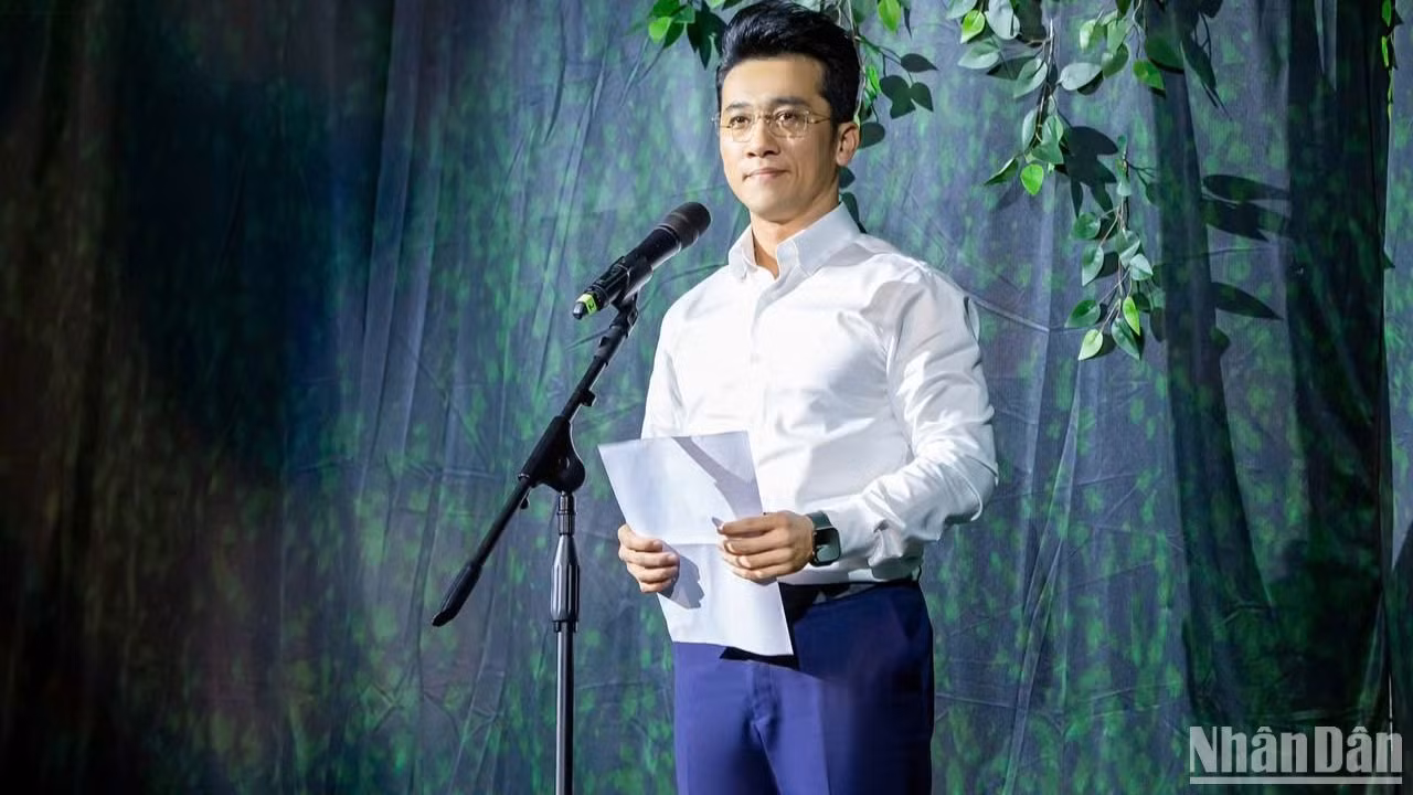 Nghệ sĩ Ưu tú Quang Hào, Giám đốc nhà hát Trưng Vương, Tổng đạo diễn chương trình. (Ảnh: ANH ĐÀO)