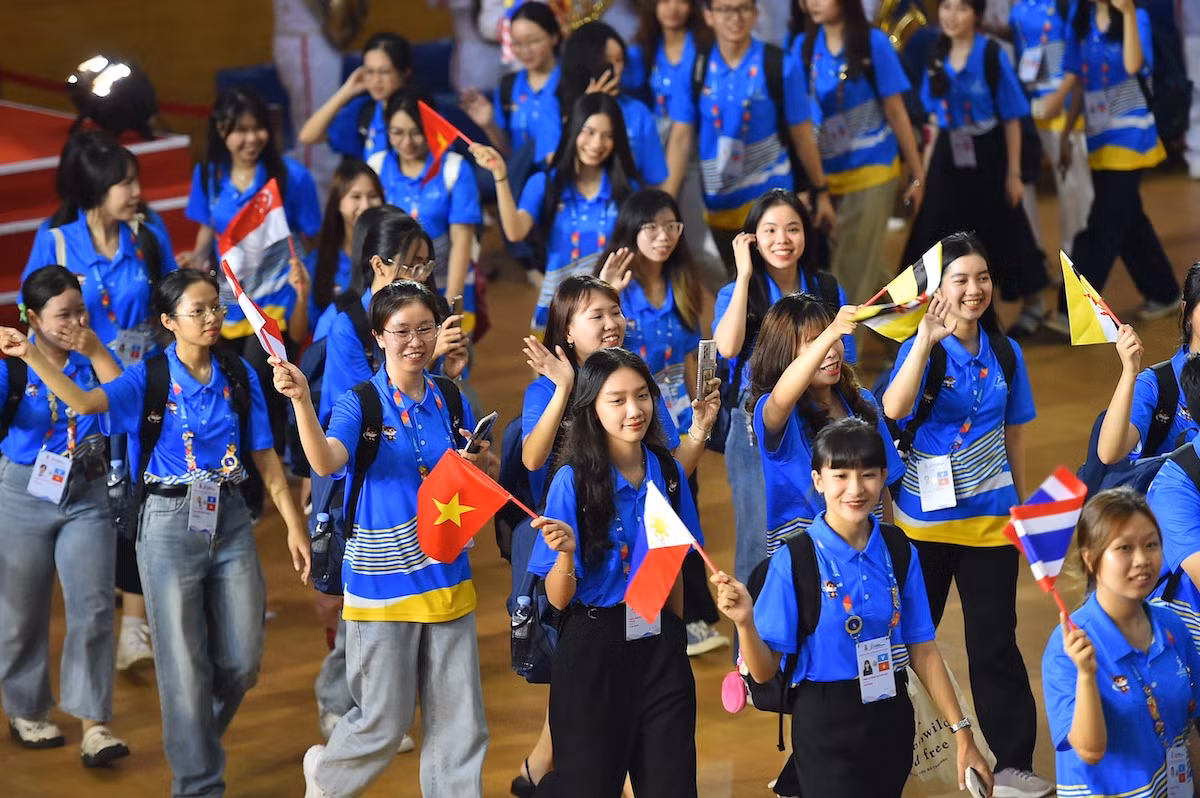 Diễu hành tại Đại hội Thể thao học sinh Đông Nam Á lần thứ 13 Diễu hành tại Đại hội Thể thao học sinh Đông Nam Á lần thứ 13
