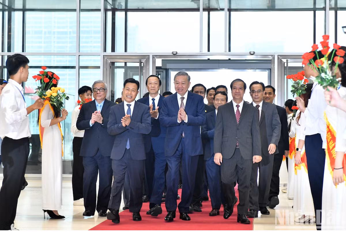 Tổng Bí thư Tô Lâm gặp mặt đại diện nhà giáo, cán bộ quản lý giáo dục nhân ngày Nhà giáo Việt Nam 20/11 (Ảnh: ĐĂNG KHOA) Tổng Bí thư Tô Lâm gặp mặt đại diện nhà giáo, cán bộ quản lý giáo dục nhân ngày Nhà giáo Việt Nam 20/11 (Ảnh: ĐĂNG KHOA)