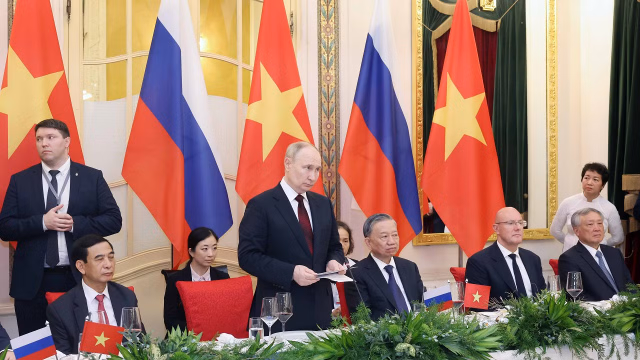 Tổng thống Liên bang Nga Vladimir Putin phát biểu. (Ảnh: Nhan Sáng/TTXVN)