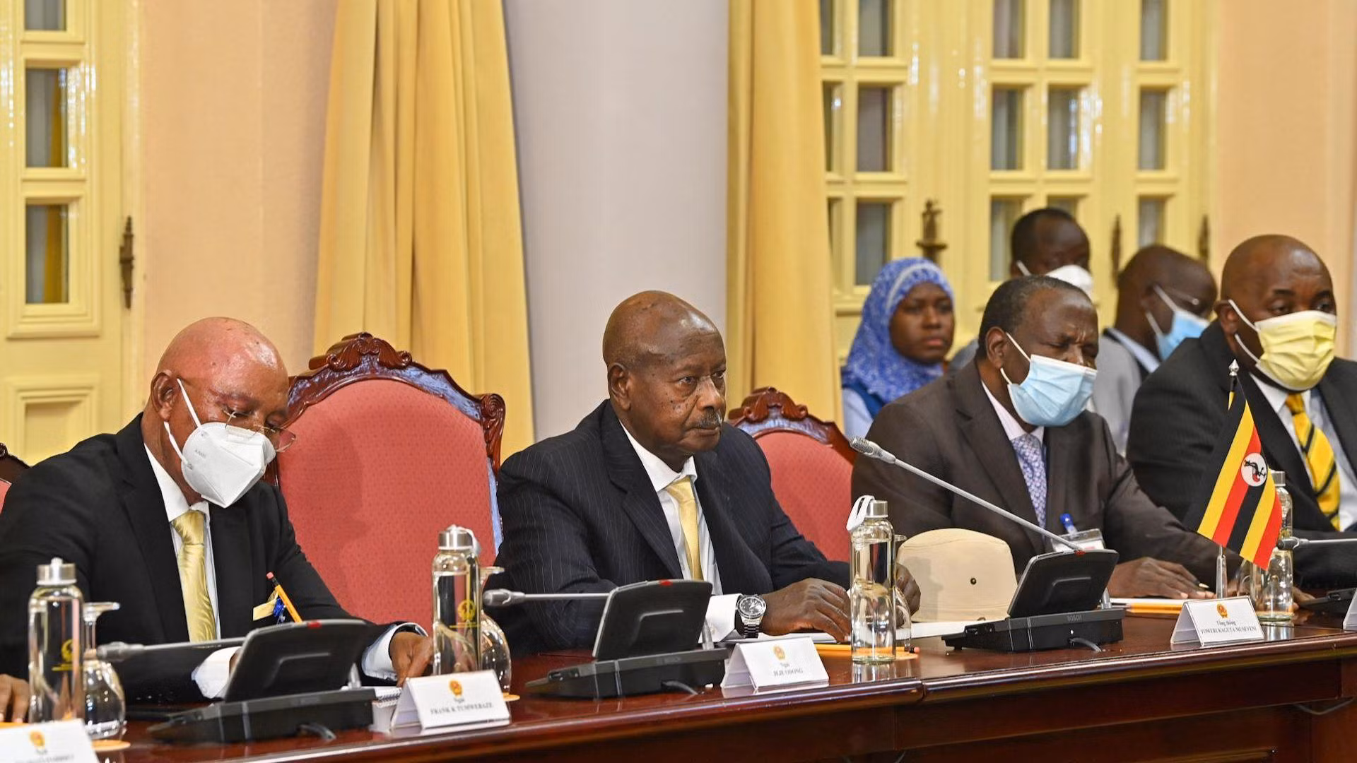 Đoàn đại biểu Uganda dự buổi hội đàm.