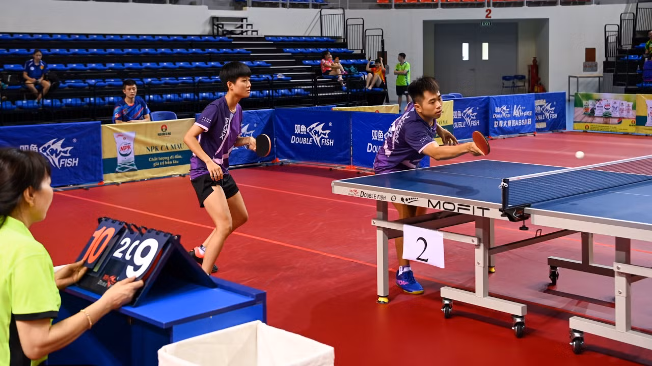 Để thua trong séc thứ ba với tỷ số 10-12, cặp đôi Đức Tuân-Ngọc Lan thi đấu thăng hoa trở lại và giành thắng lợi trong séc đấu thứ tư với tỷ số 11-9 (chung cuộc 3-1), lọt vào vòng bán kết.