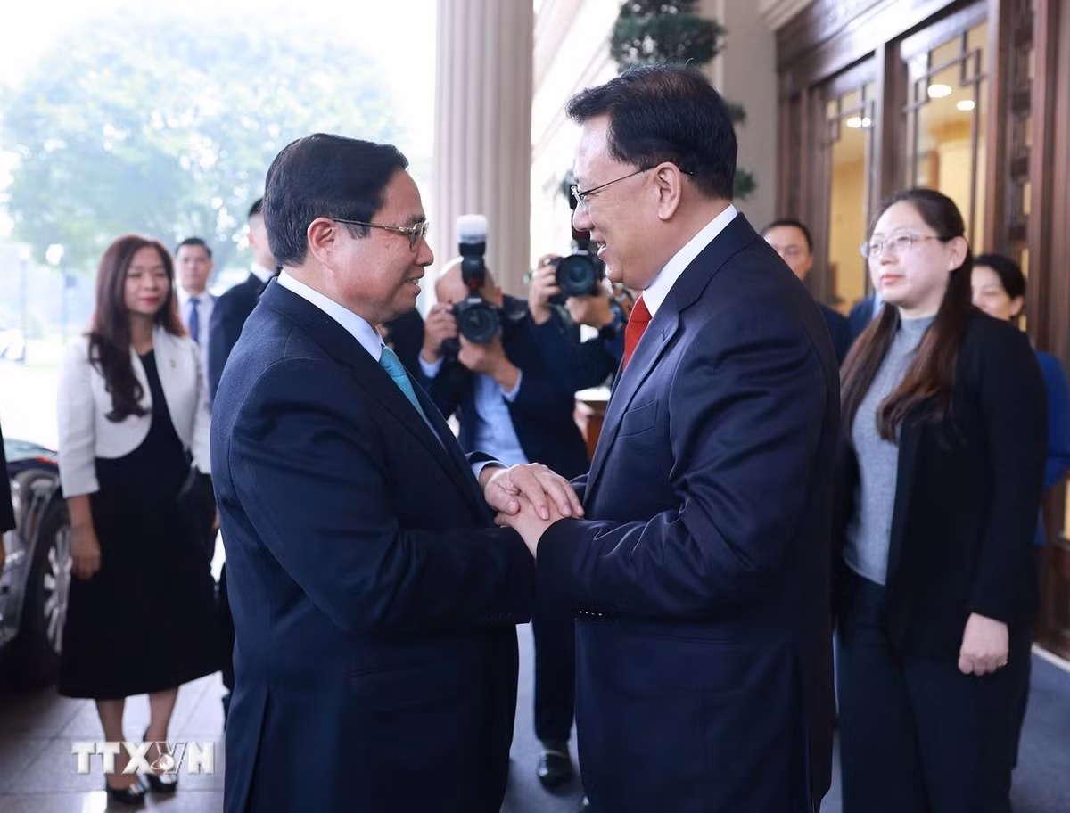 Thủ tướng Phạm Minh Chính gặp Bí thư Thành ủy Trùng Khánh Viên Gia Quân. (Ảnh: Dương Giang/TTXVN) Thủ tướng Phạm Minh Chính gặp Bí thư Thành ủy Trùng Khánh Viên Gia Quân. (Ảnh: Dương Giang/TTXVN)