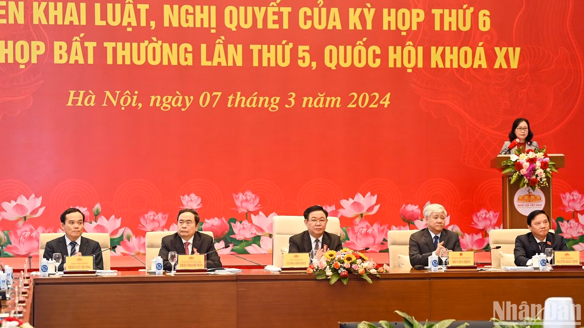 Chủ tịch Quốc hội Vương Đình Huệ, Phó Chủ tịch Thường trực Quốc hội Trần Thanh Mẫn, Chủ tịch Ủy ban Trung ương Mặt trận Tổ quốc Việt Nam Đỗ Văn Chiến; Phó Chủ tịch Quốc hội Nguyễn Khắc Định, Phó Thủ tướng Chính phủ Trần Lưu Quang chủ trì Hội nghị.