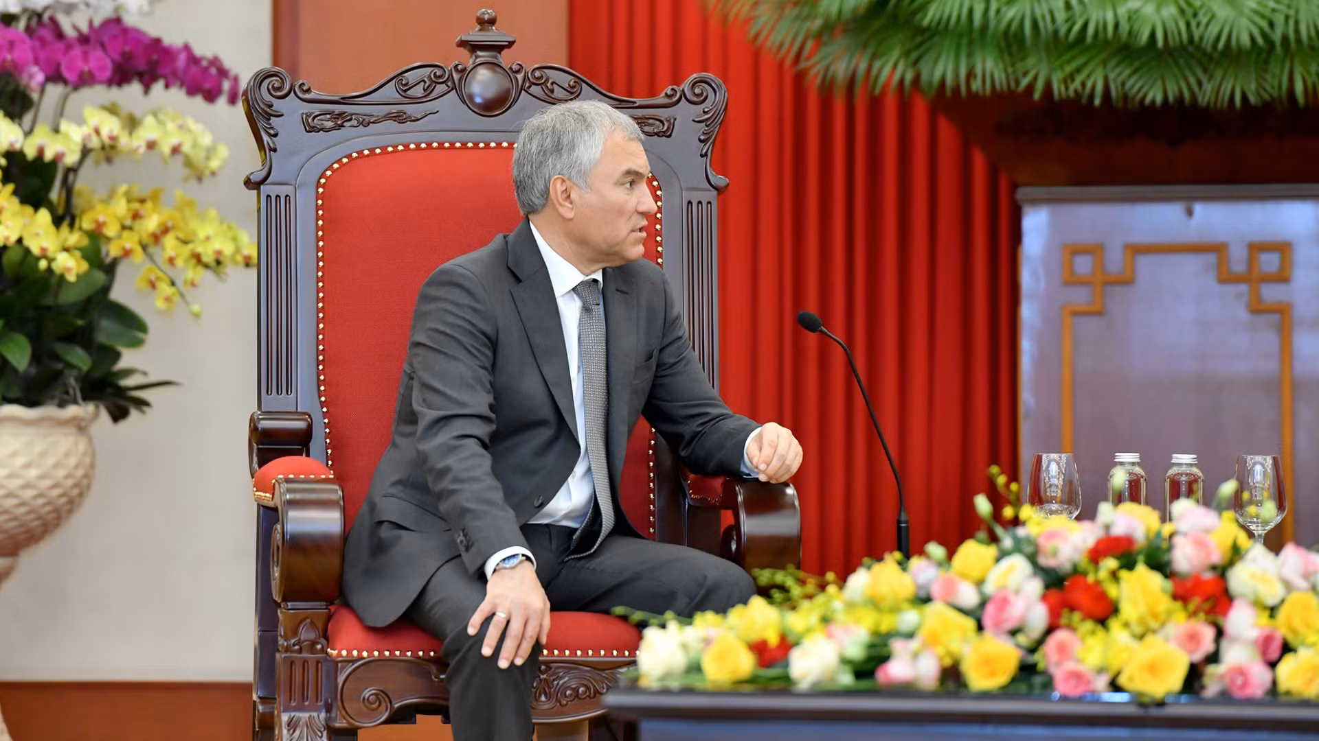 Chủ tịch Duma Quốc gia Nga Vyacheslav Viktorovich Volodin phát biểu tại buổi tiếp.