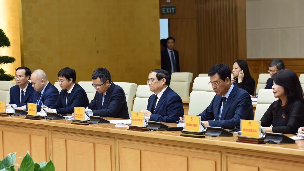 Thủ tướng Phạm Minh Chính và đại diện lãnh đạo các bộ, ban, ngành của Việt Nam tham dự buổi tiếp. Thủ tướng Phạm Minh Chính và đại diện lãnh đạo các bộ, ban, ngành của Việt Nam tham dự buổi tiếp.