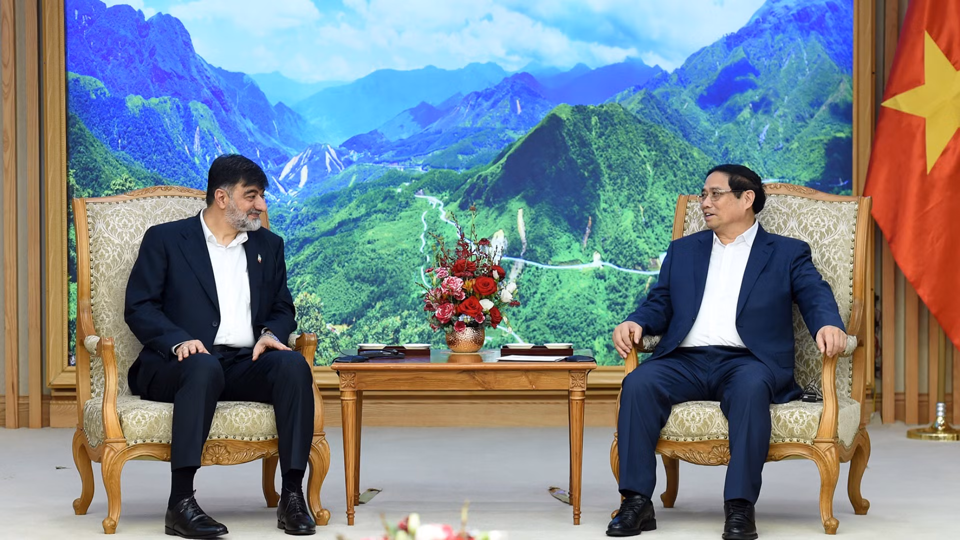 Thủ tướng Phạm Minh Chính tiếp Tư lệnh Thực thi pháp luật Iran Ahmad Reza Radan.