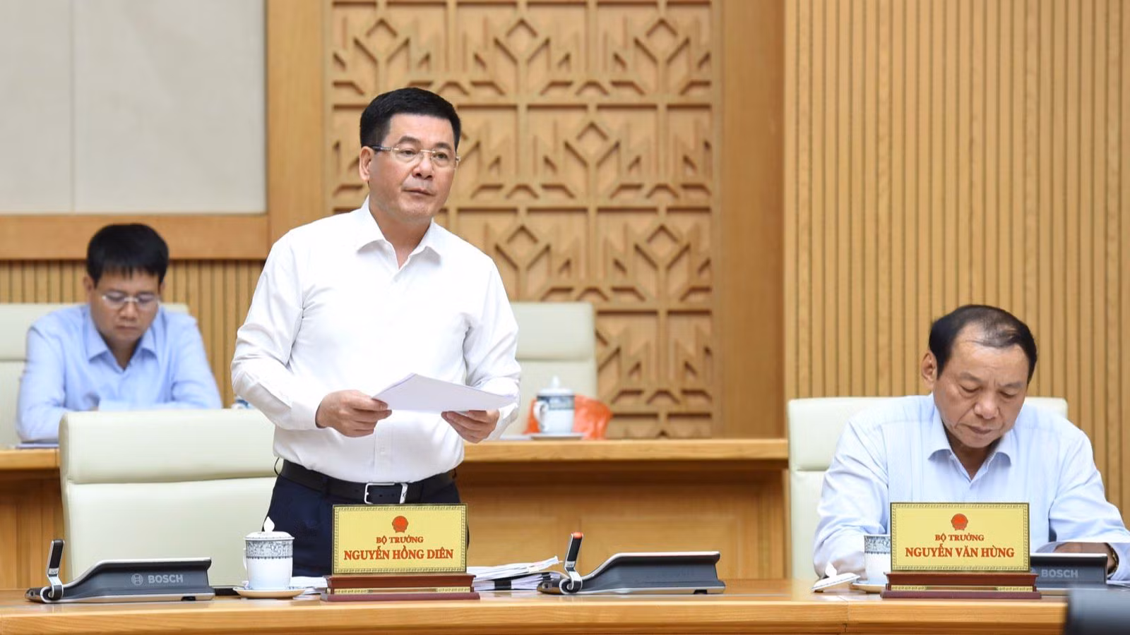 Bộ trưởng Công thương Nguyễn Hồng Diên phát biểu.