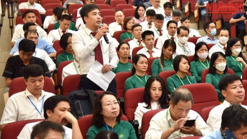 Các nhà khoa học của Học viện báo cáo Thủ tướng về các đề tài khoa học đã nghiên cứu thành công. Các nhà khoa học của Học viện báo cáo Thủ tướng về các đề tài khoa học đã nghiên cứu thành công.