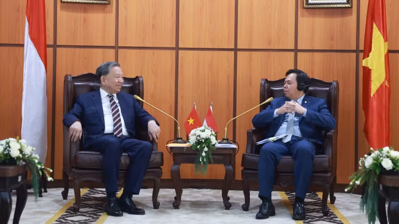 Tổng Bí thư Tô Lâm gặp Chủ tịch Thượng viện Indonesia Sultan Bachtiar Najamudin. (Ảnh: Thống Nhất/TTXVN) Tổng Bí thư Tô Lâm gặp Chủ tịch Thượng viện Indonesia Sultan Bachtiar Najamudin. (Ảnh: Thống Nhất/TTXVN)