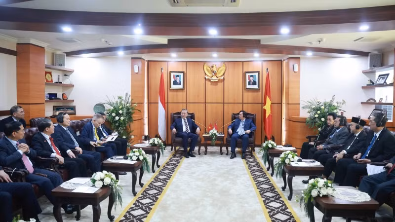 Tổng Bí thư Tô Lâm gặp Chủ tịch Thượng viện Indonesia Sultan Bachtiar Najamudin. (Ảnh: Thống Nhất/TTXVN)