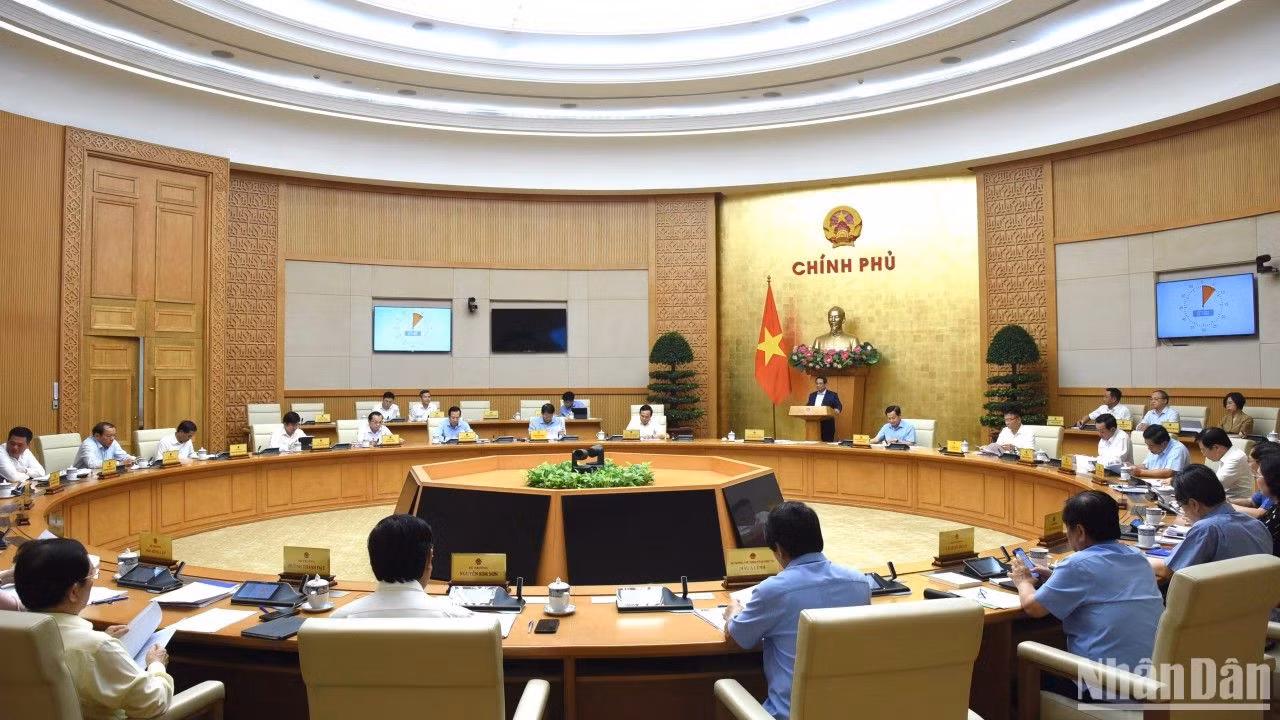 Quang cảnh phiên họp chuyên đề về xây dựng pháp luật tháng 6/2024.