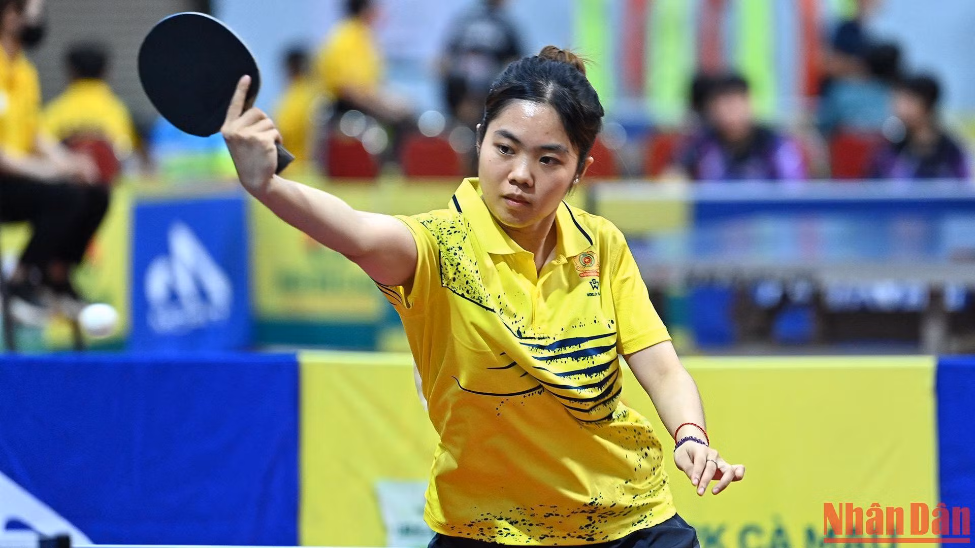 Động tác đánh bóng đẹp mắt của tay vợt Nguyễn Thùy Kiều My. (Ảnh: Duy Linh) Động tác đánh bóng đẹp mắt của tay vợt Nguyễn Thùy Kiều My. (Ảnh: Duy Linh)